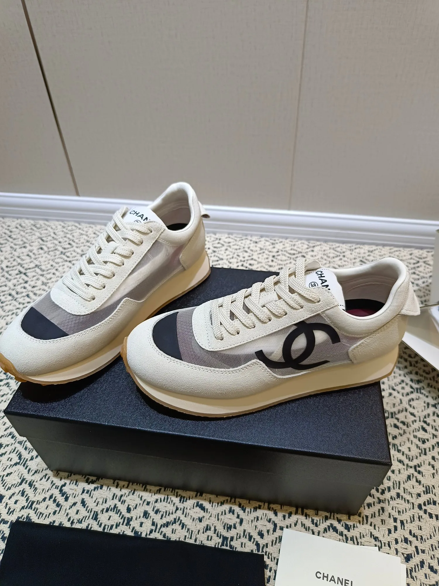 Кроссовки Женские Chanel 11564339