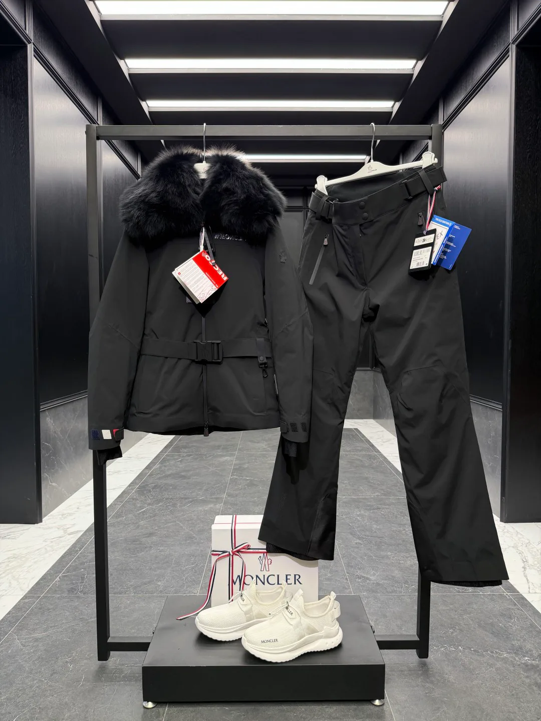 Куртки И Пуховики Женские Moncler 18134286