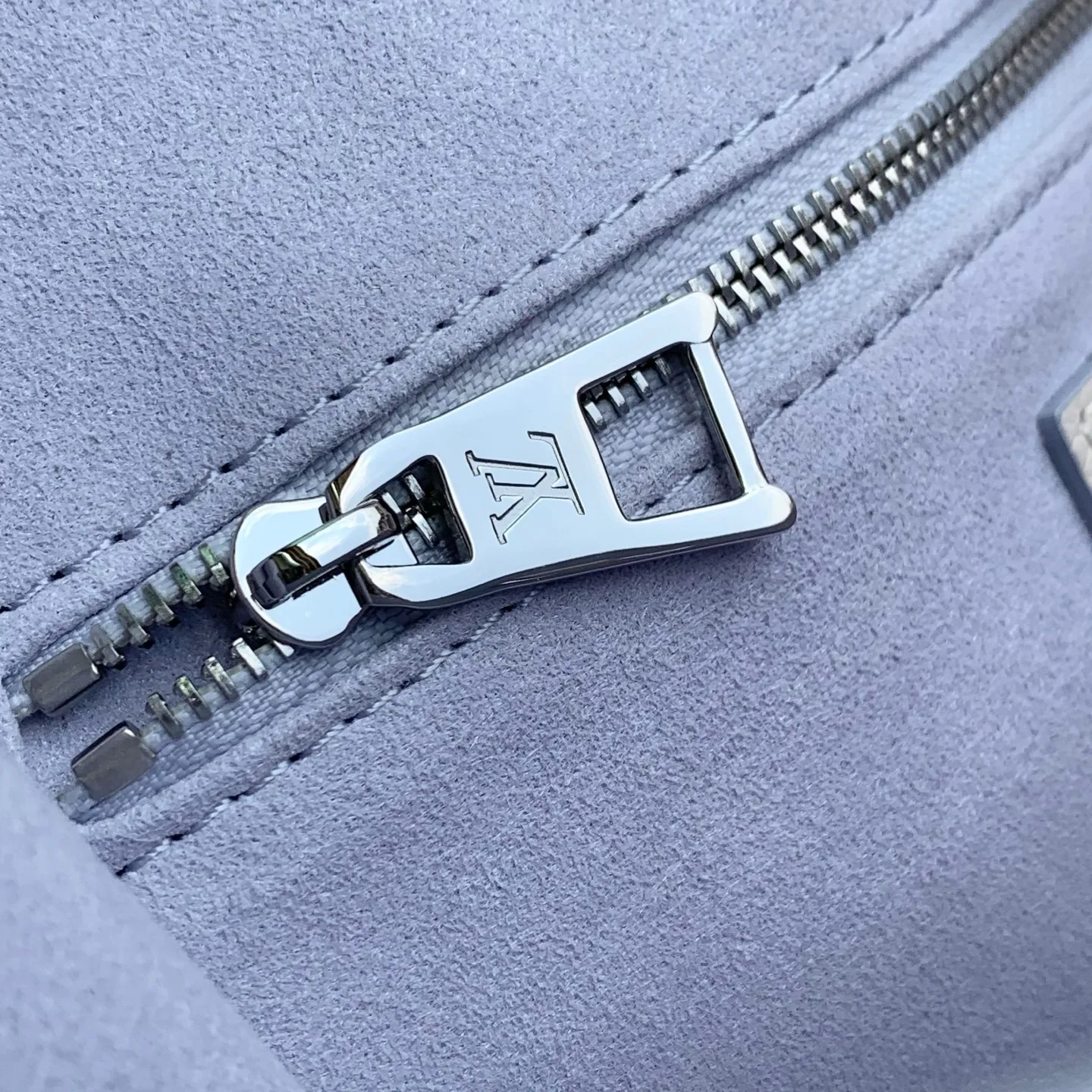 Классические Сумки Женские Louis Vuitton 18147486