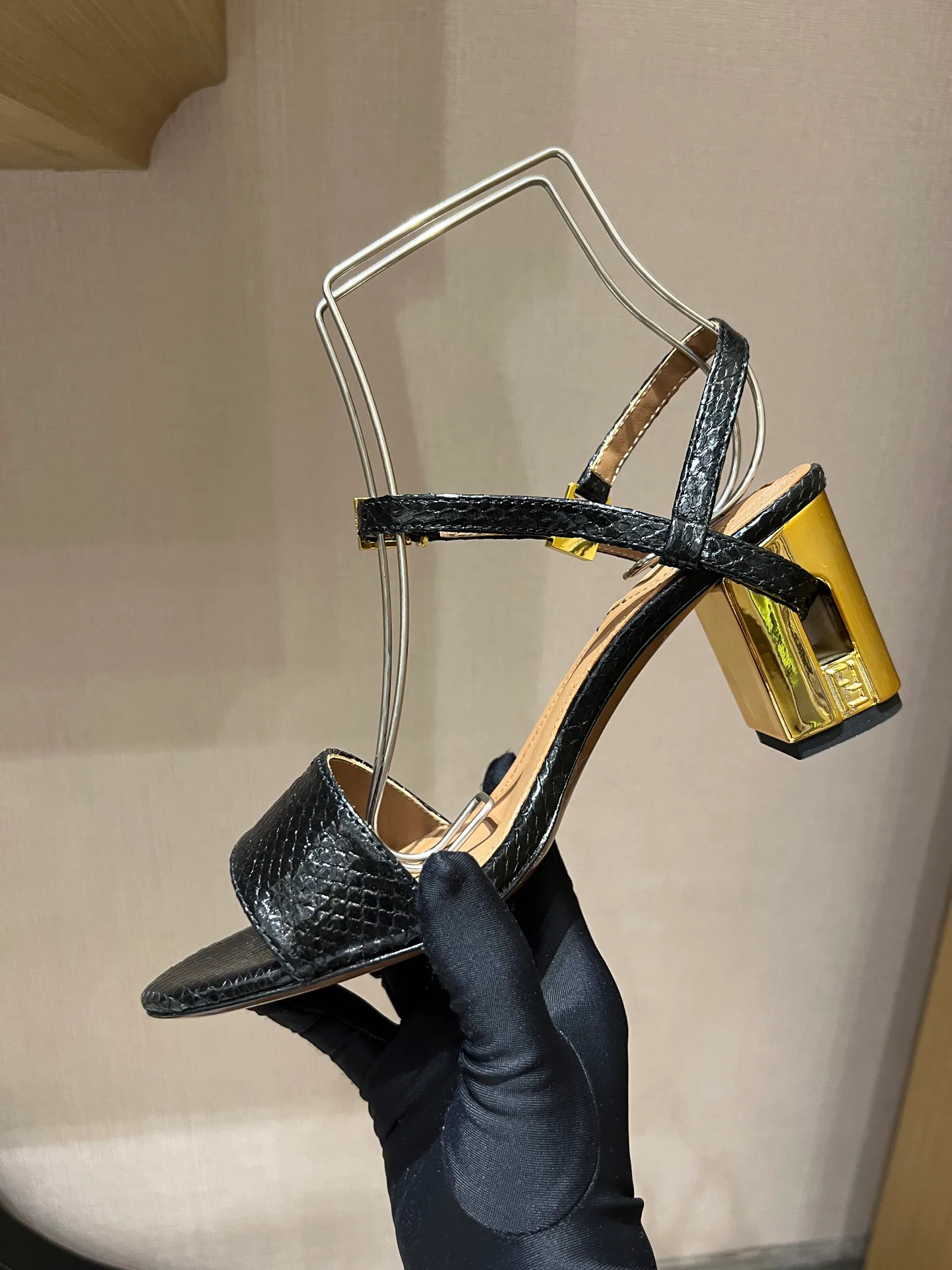 Босоножки Женские Fendi 9288982