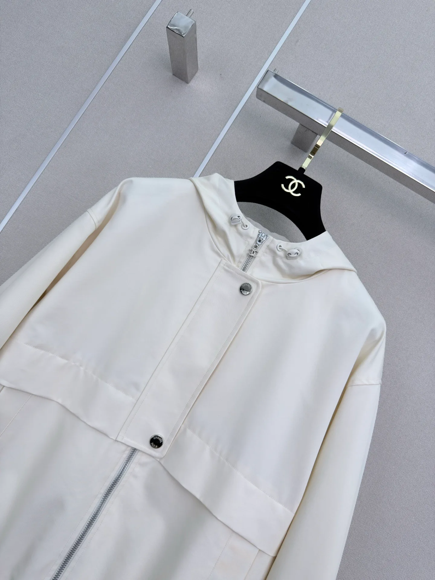 Куртки И Пуховики Женские Chanel 18599092