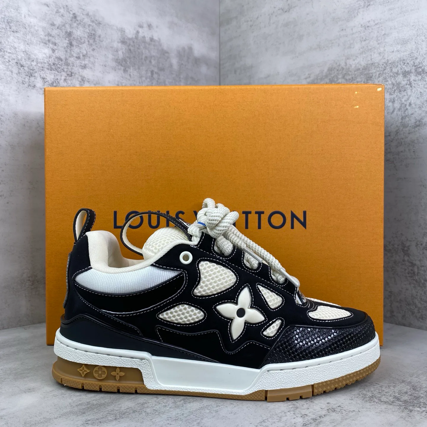 Кроссовки Женские Louis Vuitton 18747156