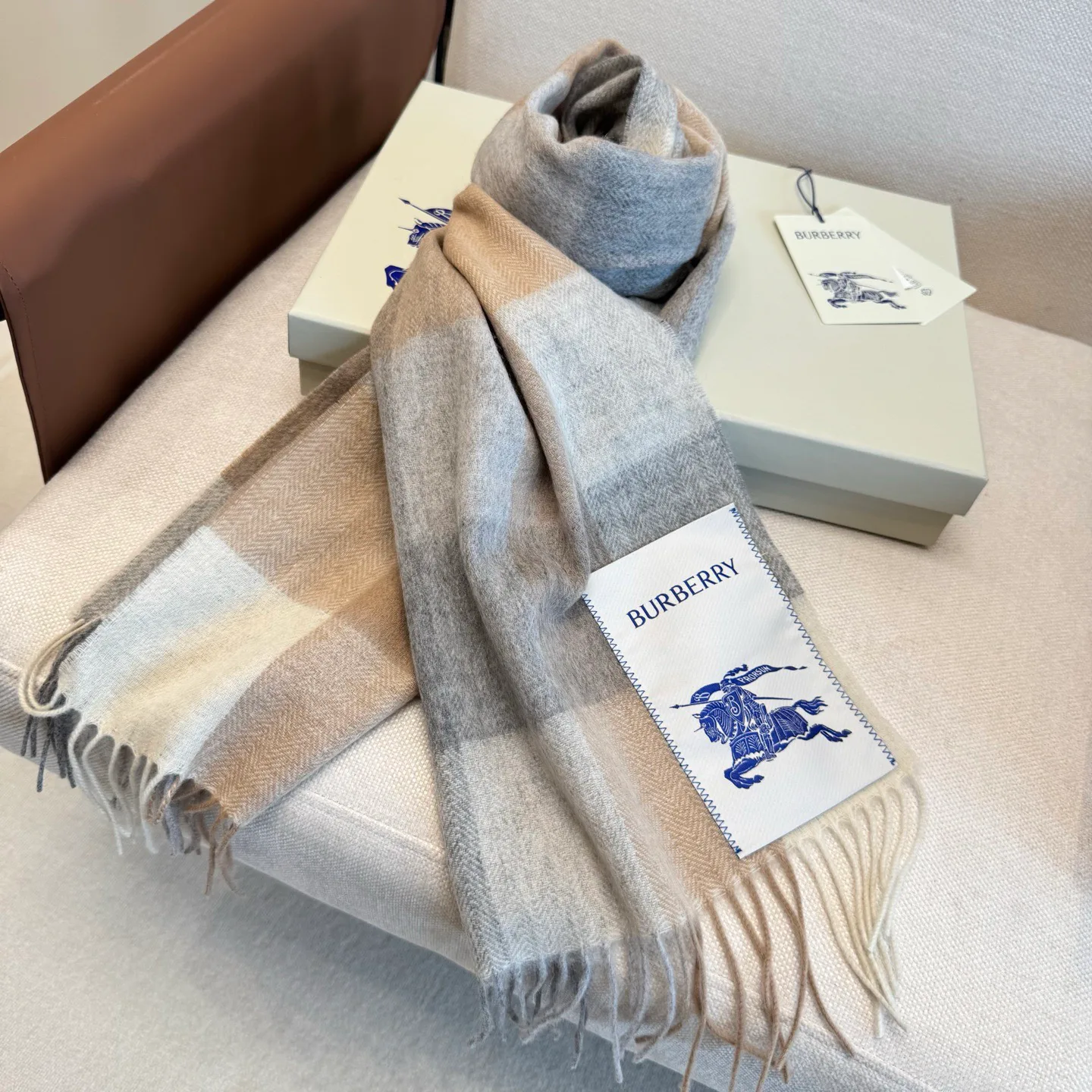 Шарфы Burberry 10627782