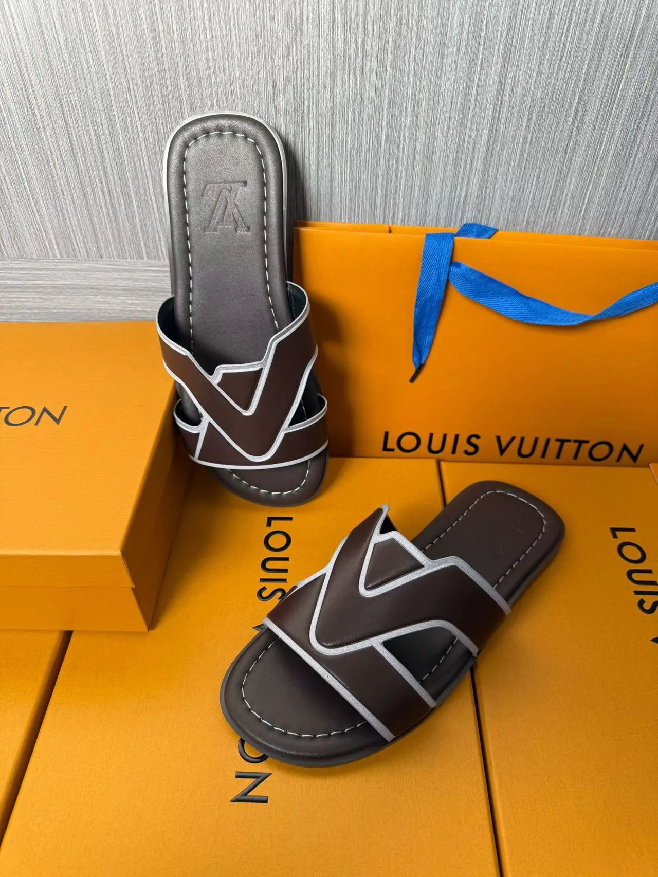 Шлепанцы Женские Louis Vuitton 1845027