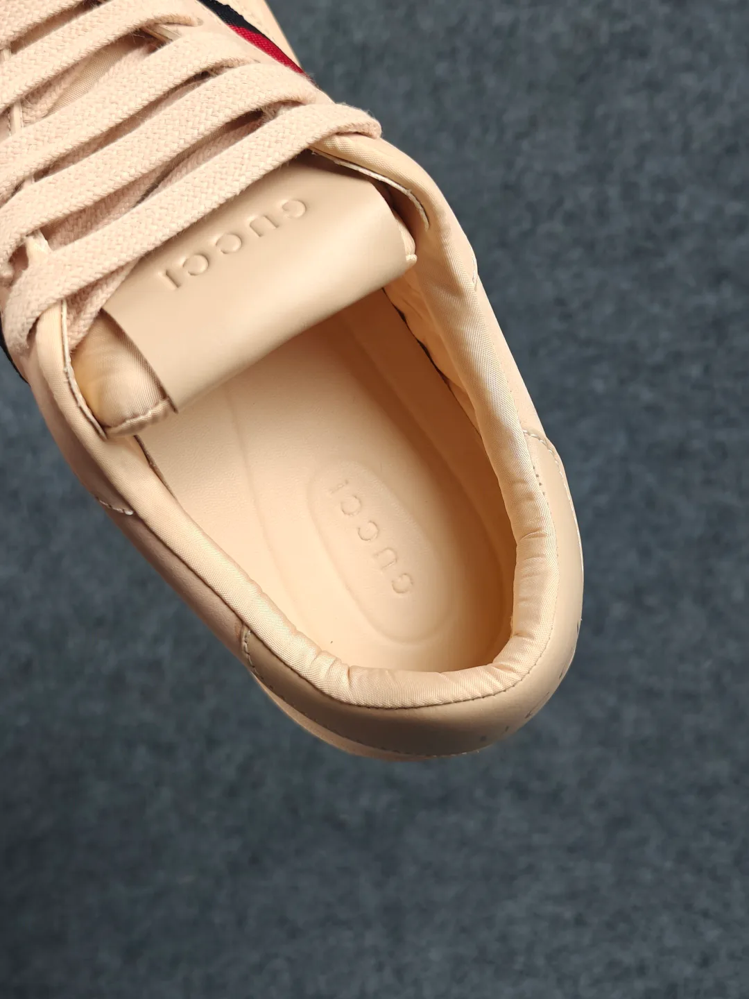 Кроссовки Женские Gucci 18417497