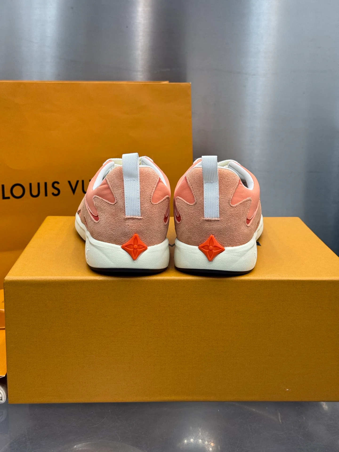 Кроссовки Мужские Louis Vuitton 18202639