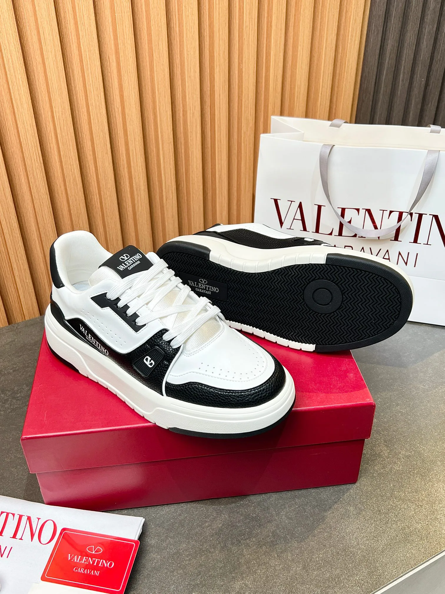 Кроссовки Женские Valentino 11707473