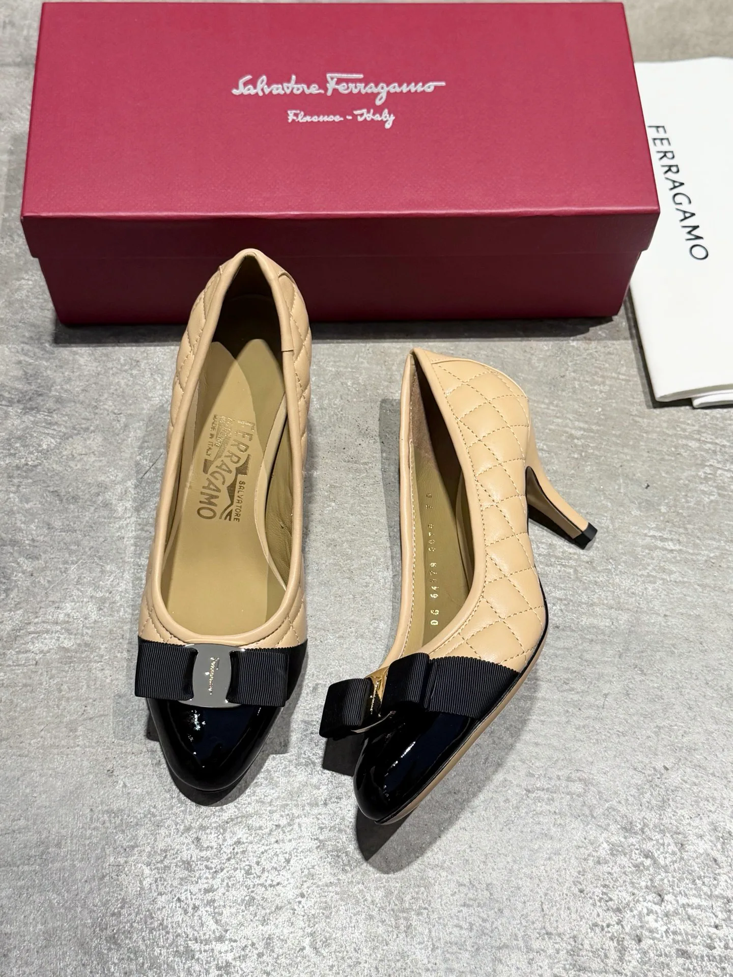 Балетки Женские Salvatore Ferragamo 17642577