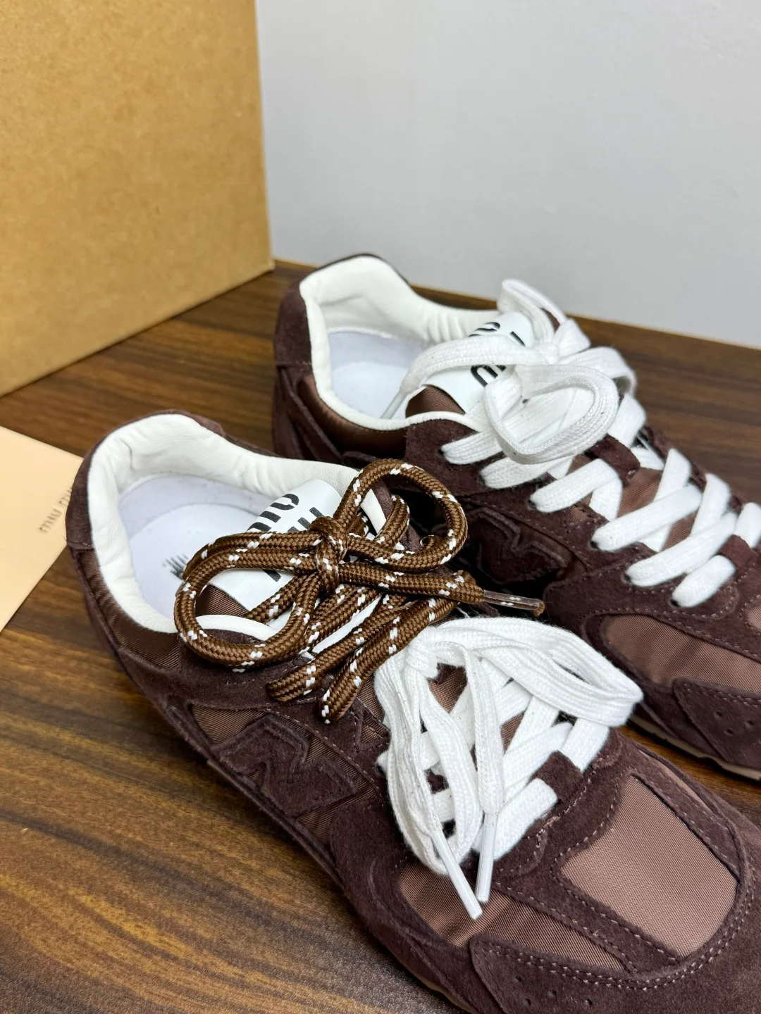Кроссовки Женские Miu Miu 18961437
