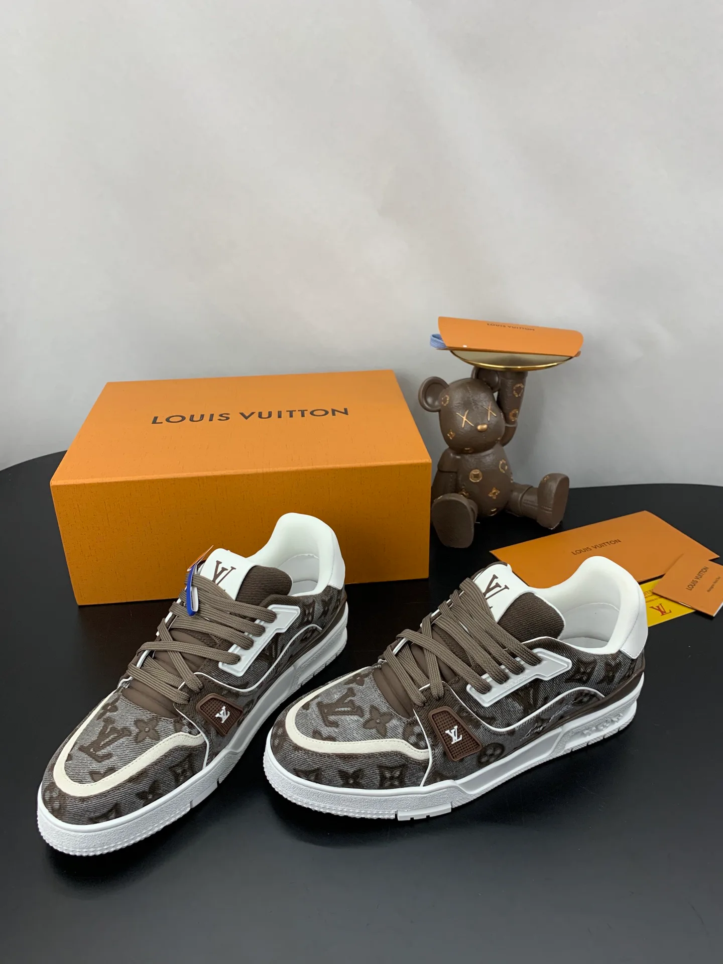 Кроссовки Женские Louis Vuitton 17545278