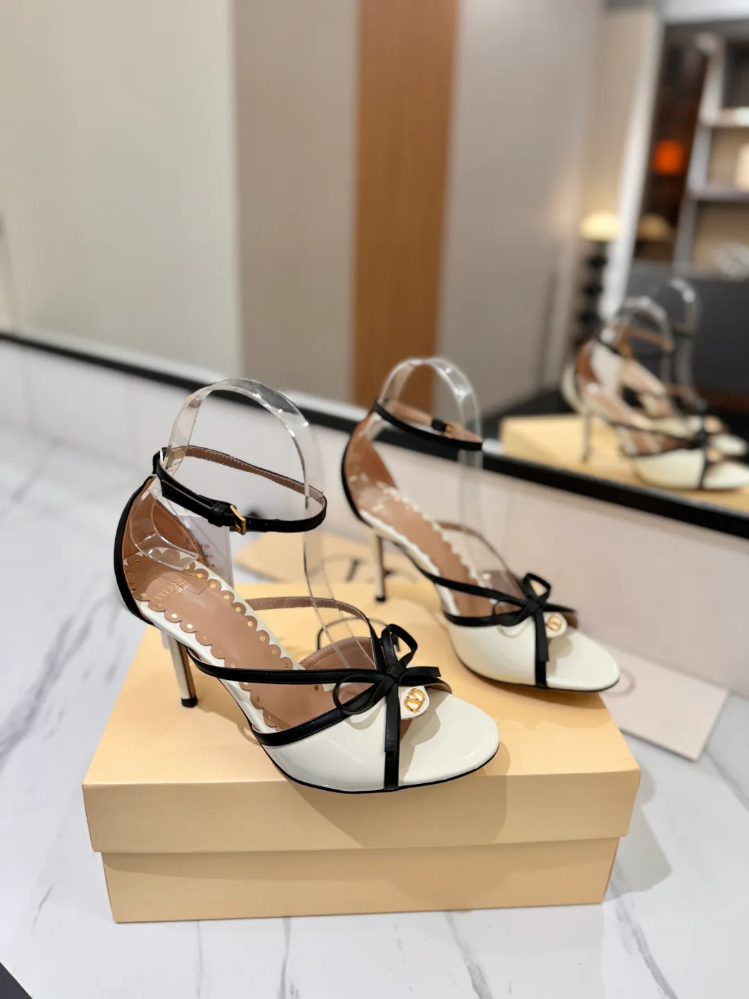 Босоножки Женские Valentino 10026774