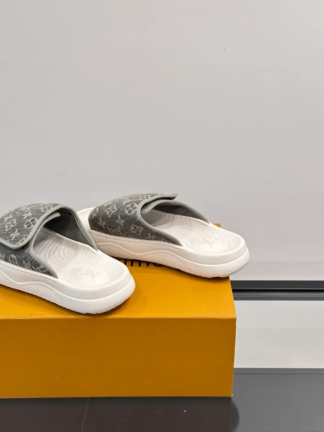 Шлепанцы Мужские Louis Vuitton 74069