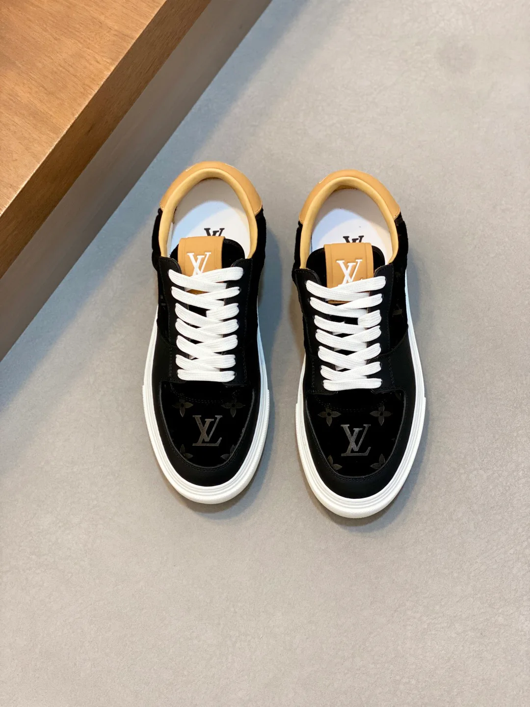 Кроссовки Мужские Louis Vuitton 19054356
