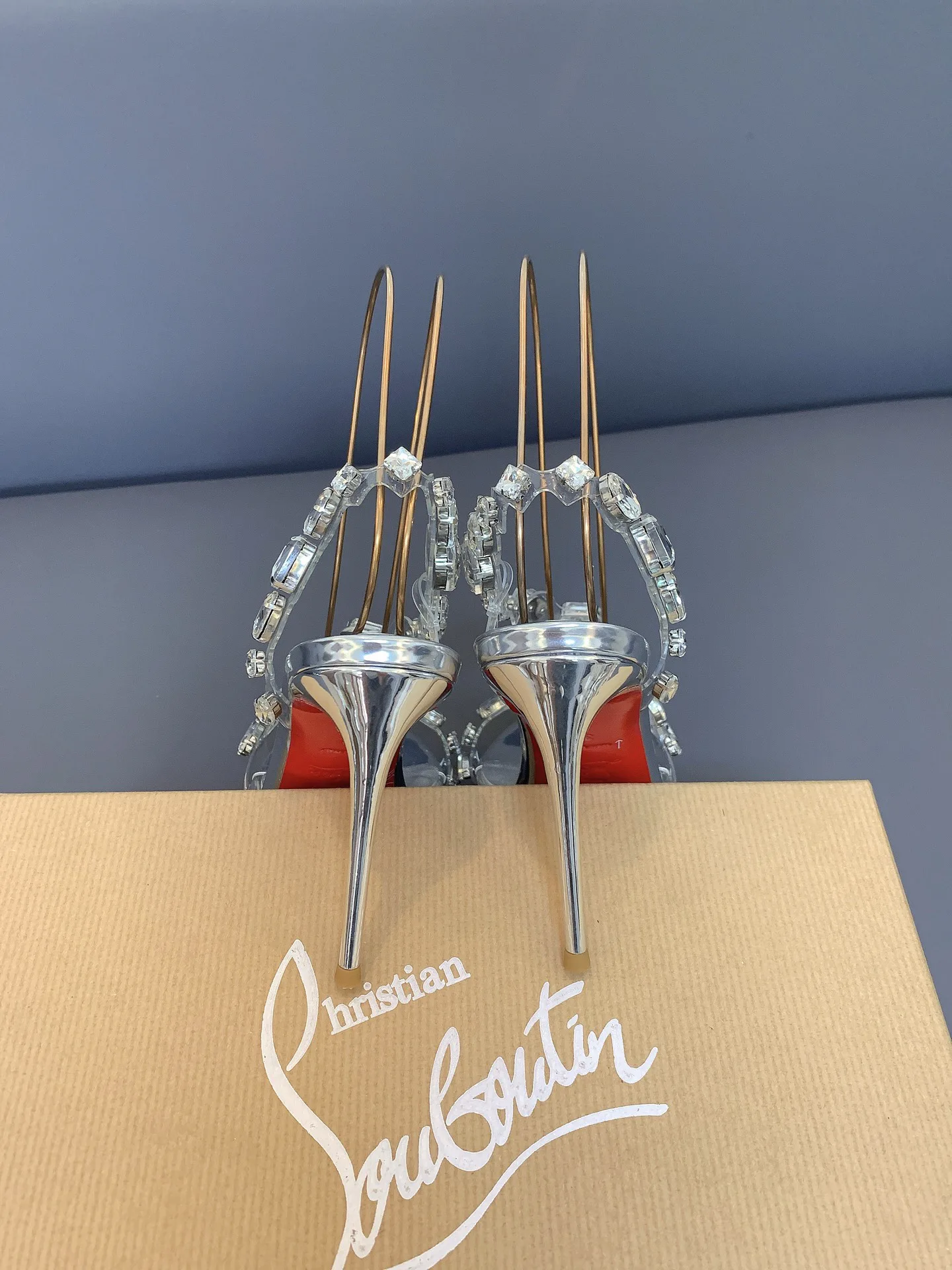 Босоножки Женские Christian Louboutin 17656588