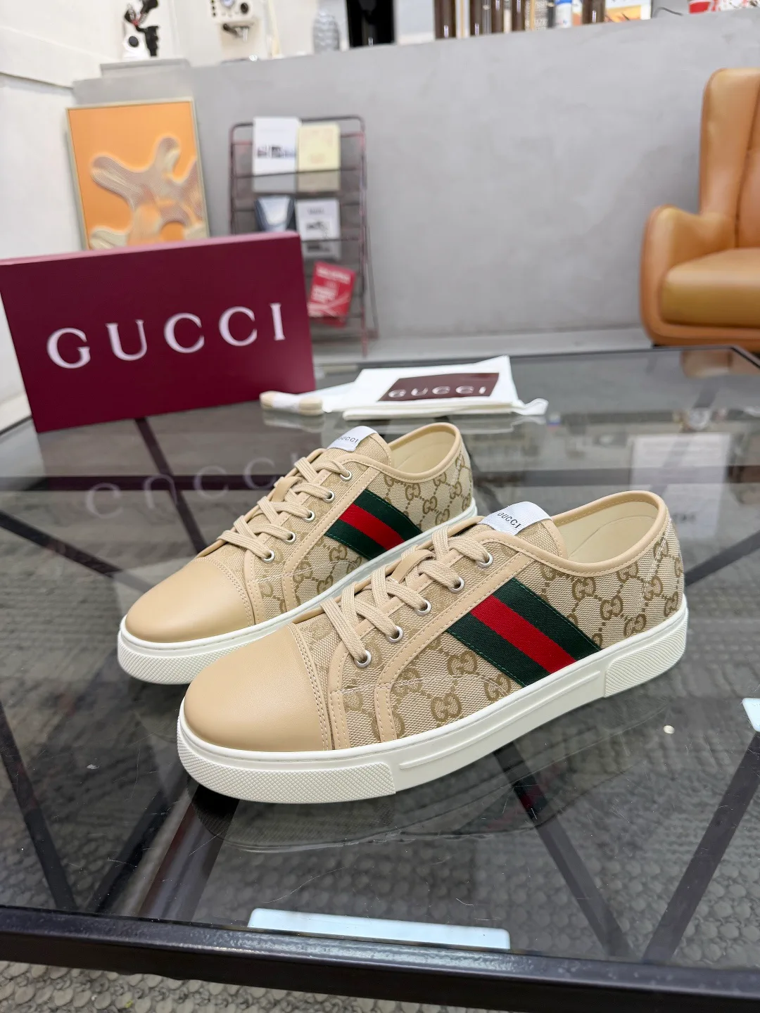 Кроссовки Женские Gucci 18346400