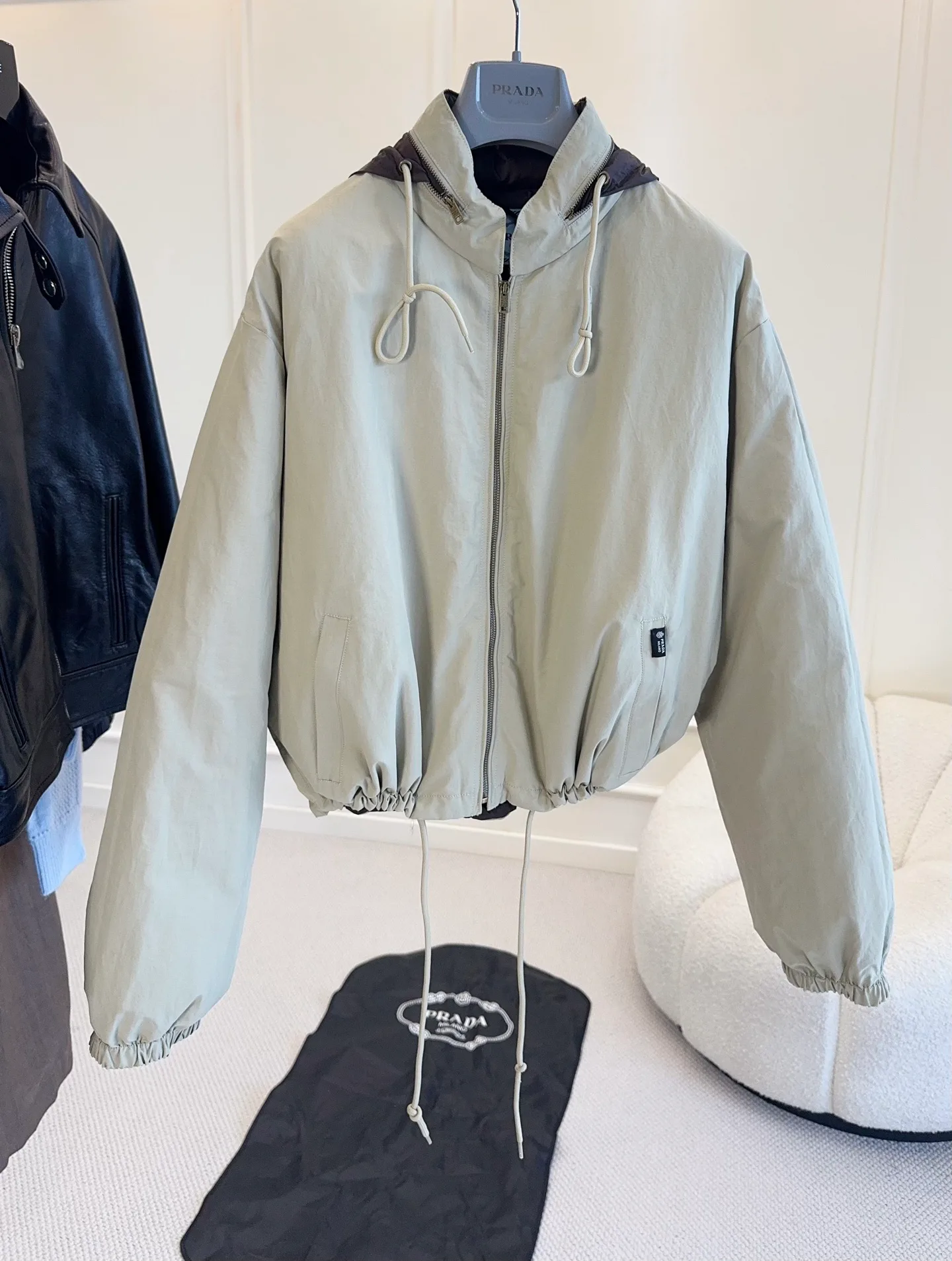Куртки И Пуховики Женские Prada 18689569