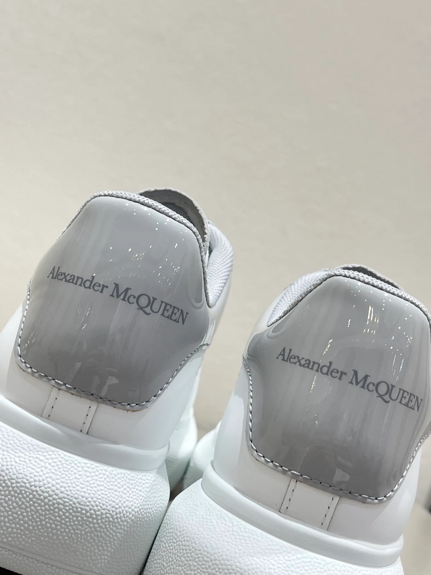 Кроссовки Женские Alexander Mcqueen 13287236