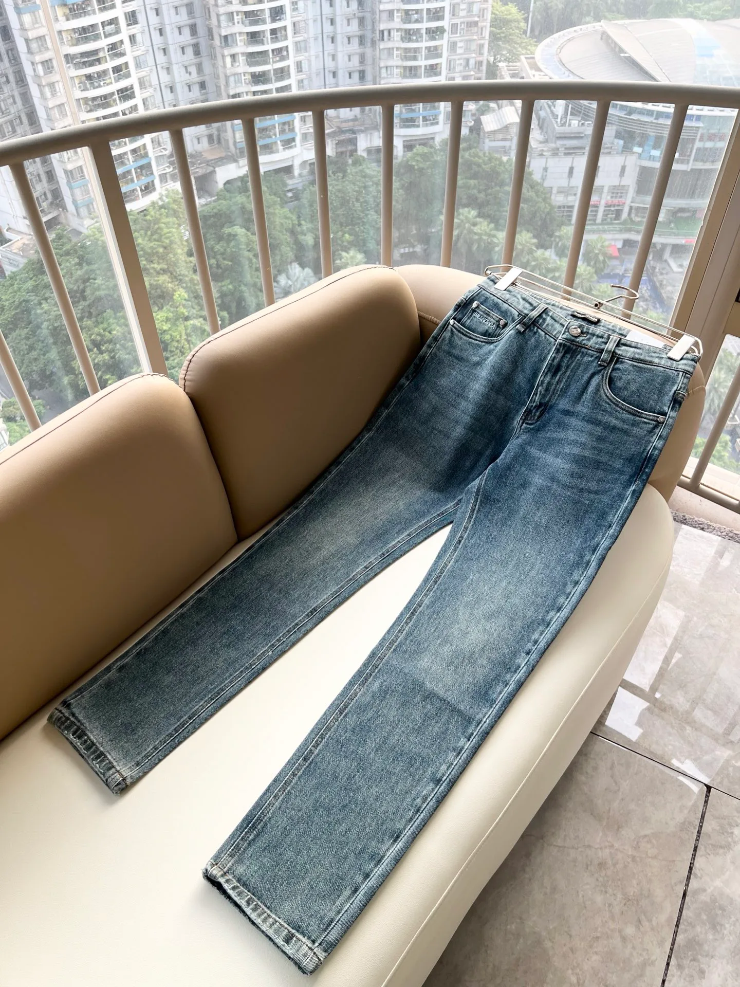 Джинсы Мужские Balenciaga 18446400