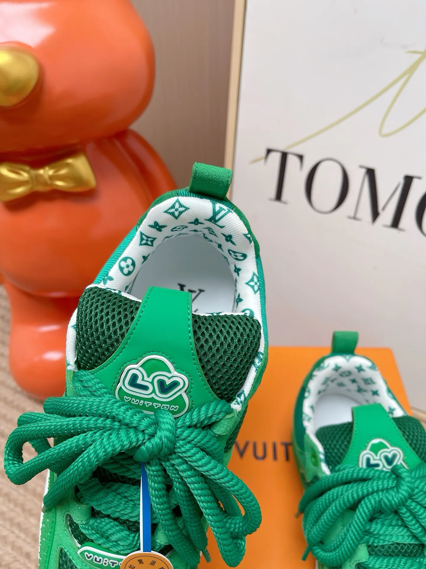 Кроссовки Женские Louis Vuitton 18810909