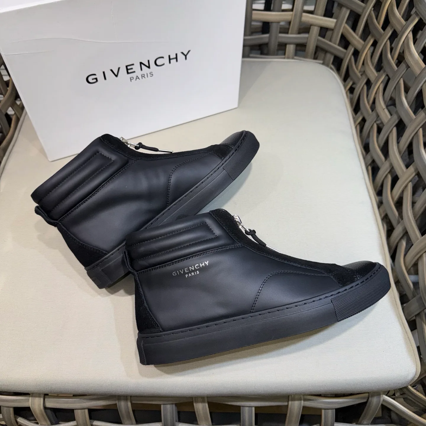 Кроссовки Мужские Givenchy 18267091