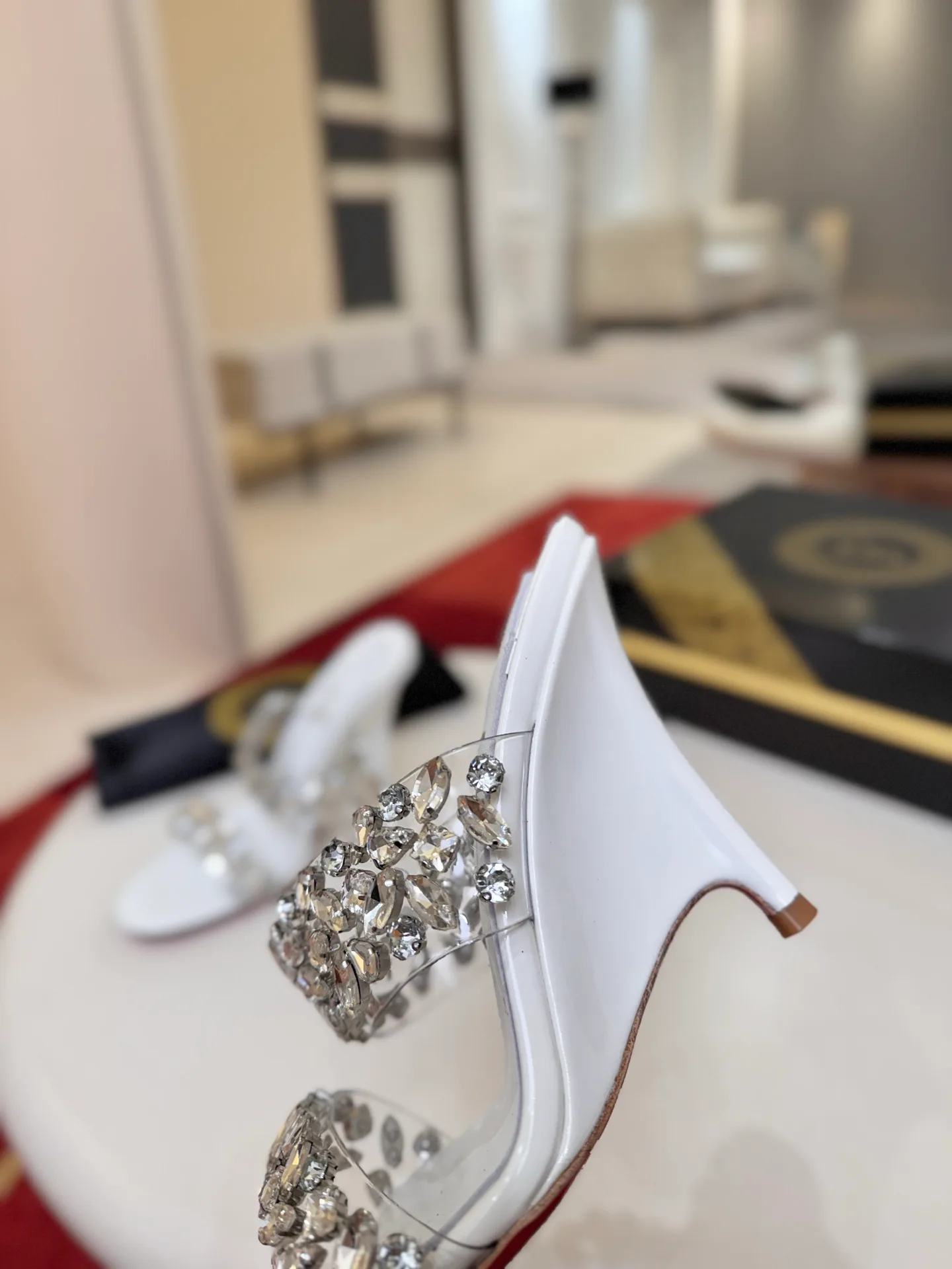 Босоножки Женские Christian Louboutin 18549159