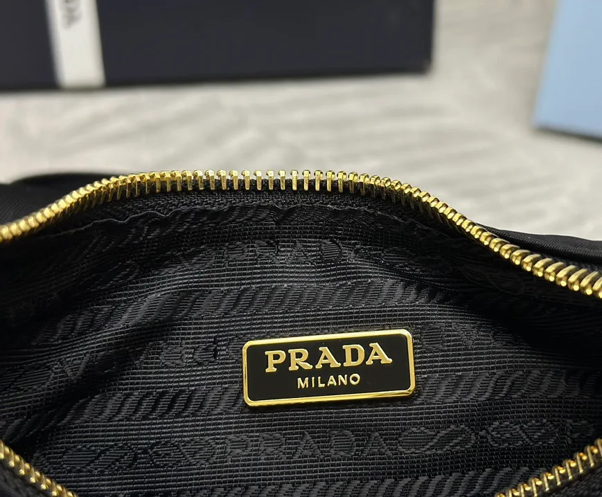 Сумки На Ремне Женские Prada 11627359
