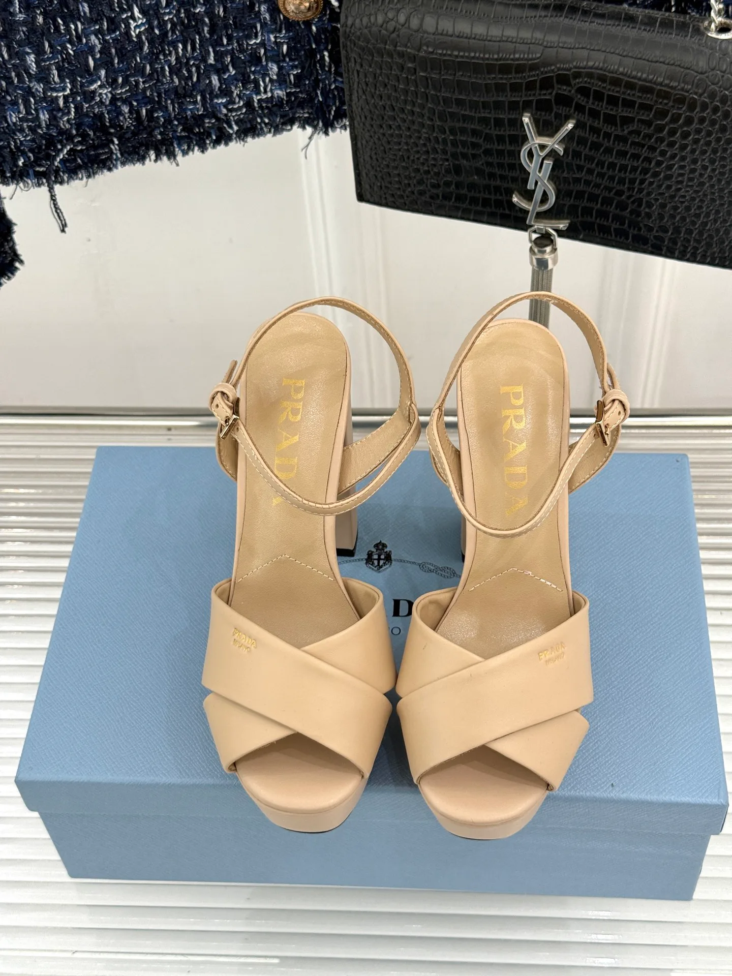 Босоножки Женские Prada 18613344