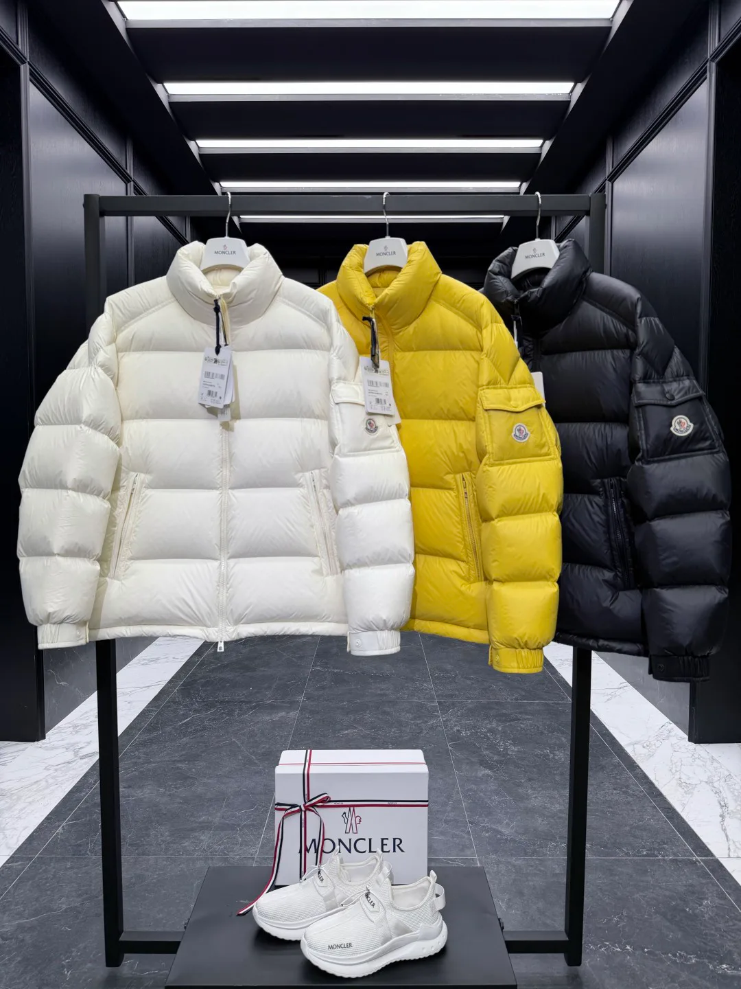 Куртки И Пуховики Мужские Moncler 1749824