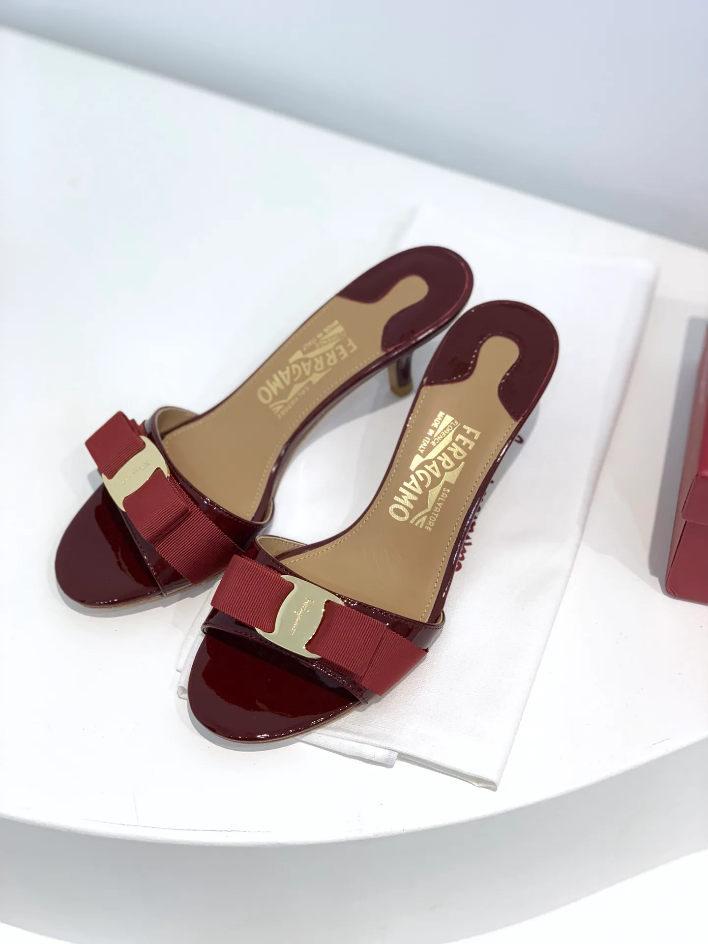 Босоножки Женские Salvatore Ferragamo 17642544