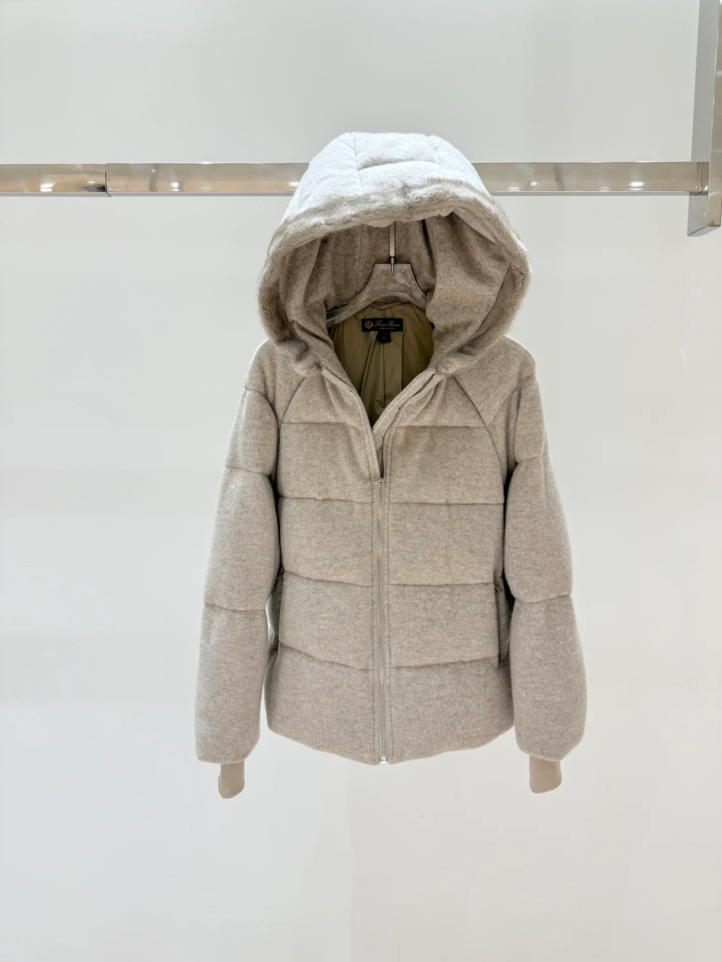 Куртки И Пуховики Женские Loro Piana 18082729