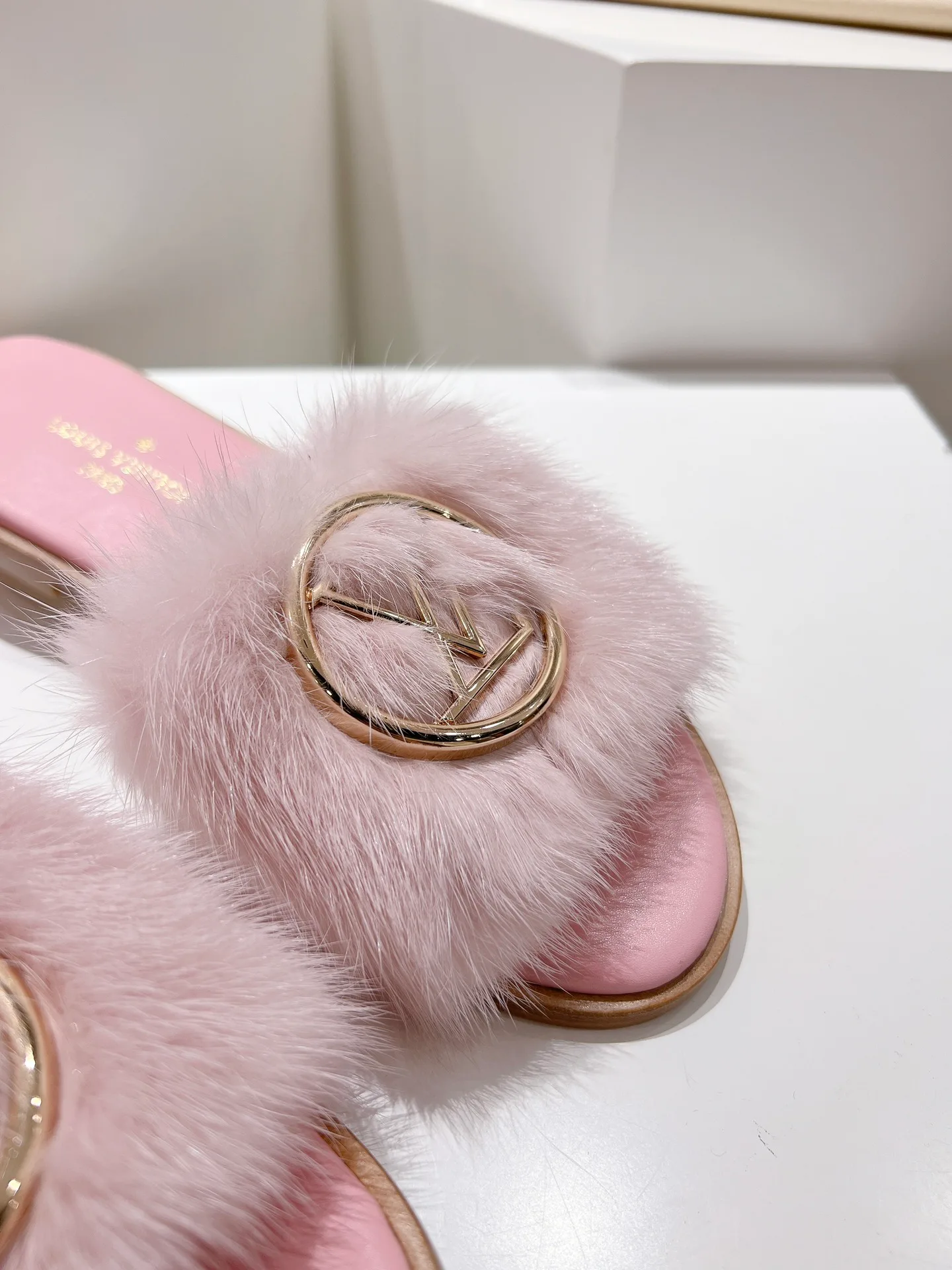Шлепанцы Женские Louis Vuitton 11190741