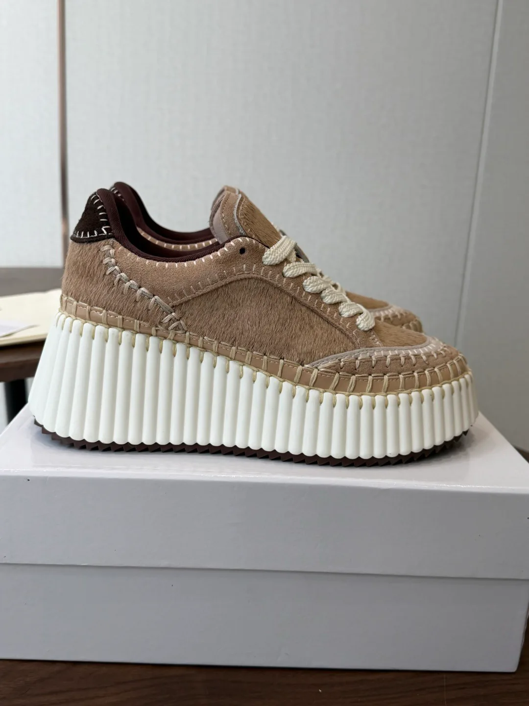 Кроссовки Женские Chloe 19539985
