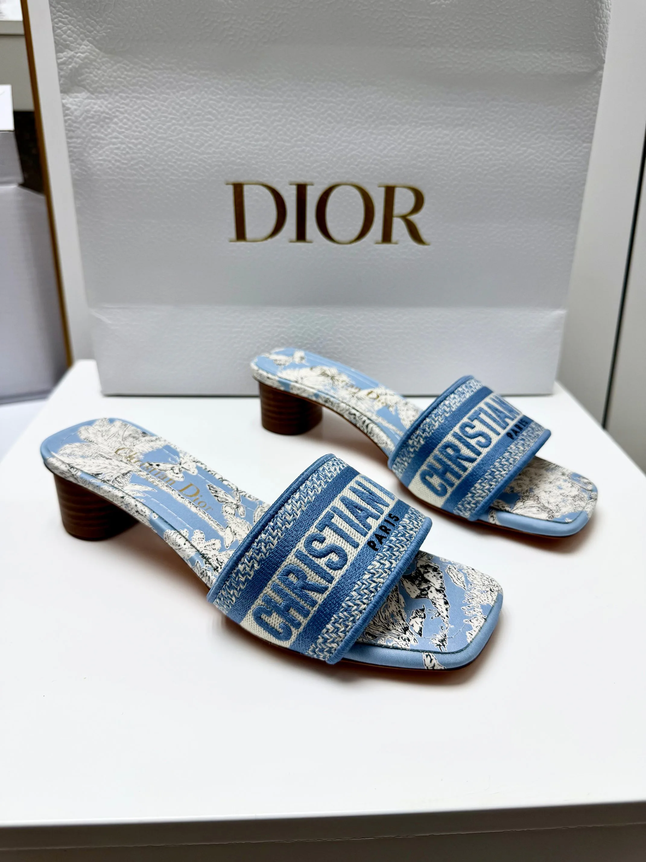 Сандалии Женские Christian Dior 12877229