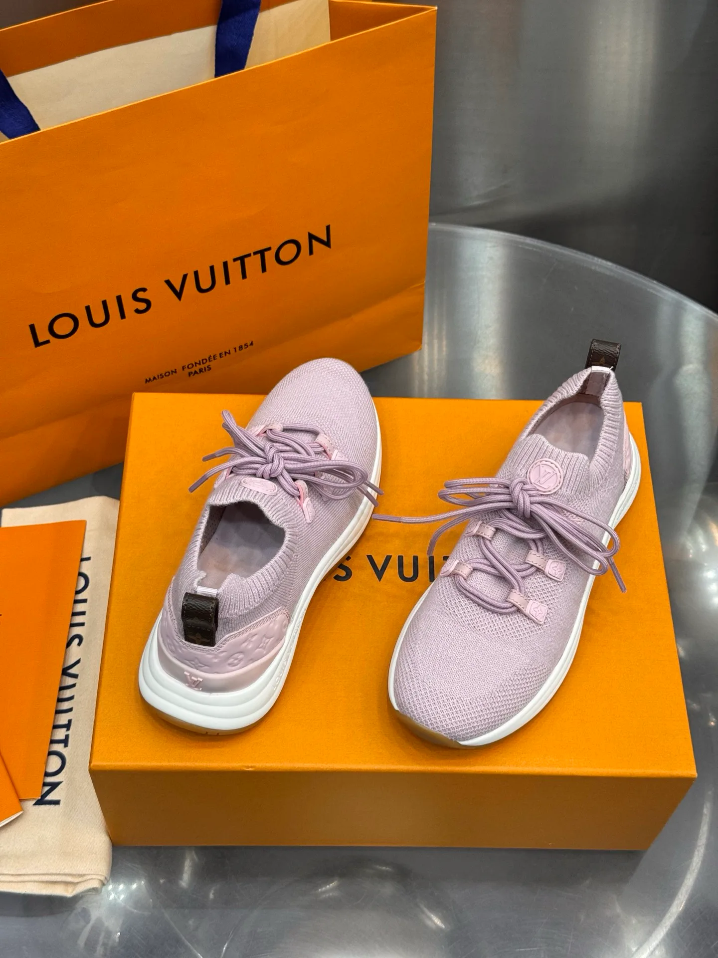 Кроссовки Женские Louis Vuitton 18202474