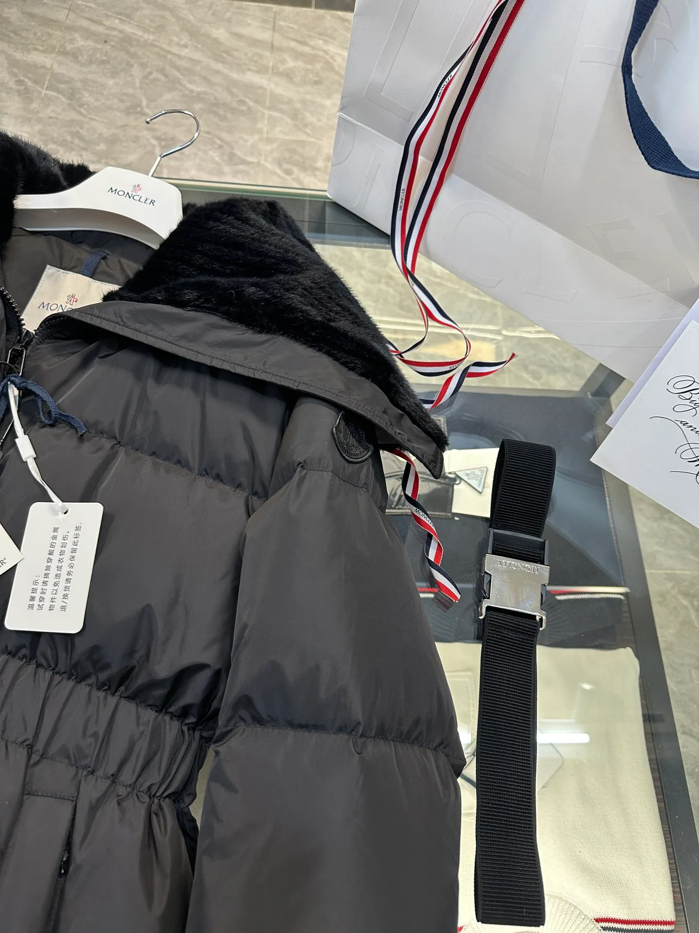 Куртки И Пуховики Женские Moncler 18606714