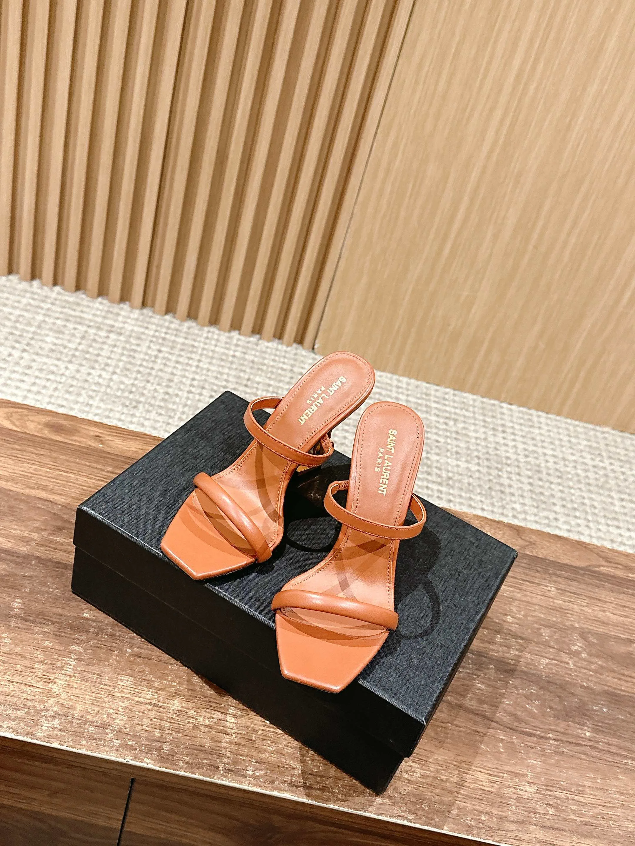 Босоножки Женские Saint Laurent 16821