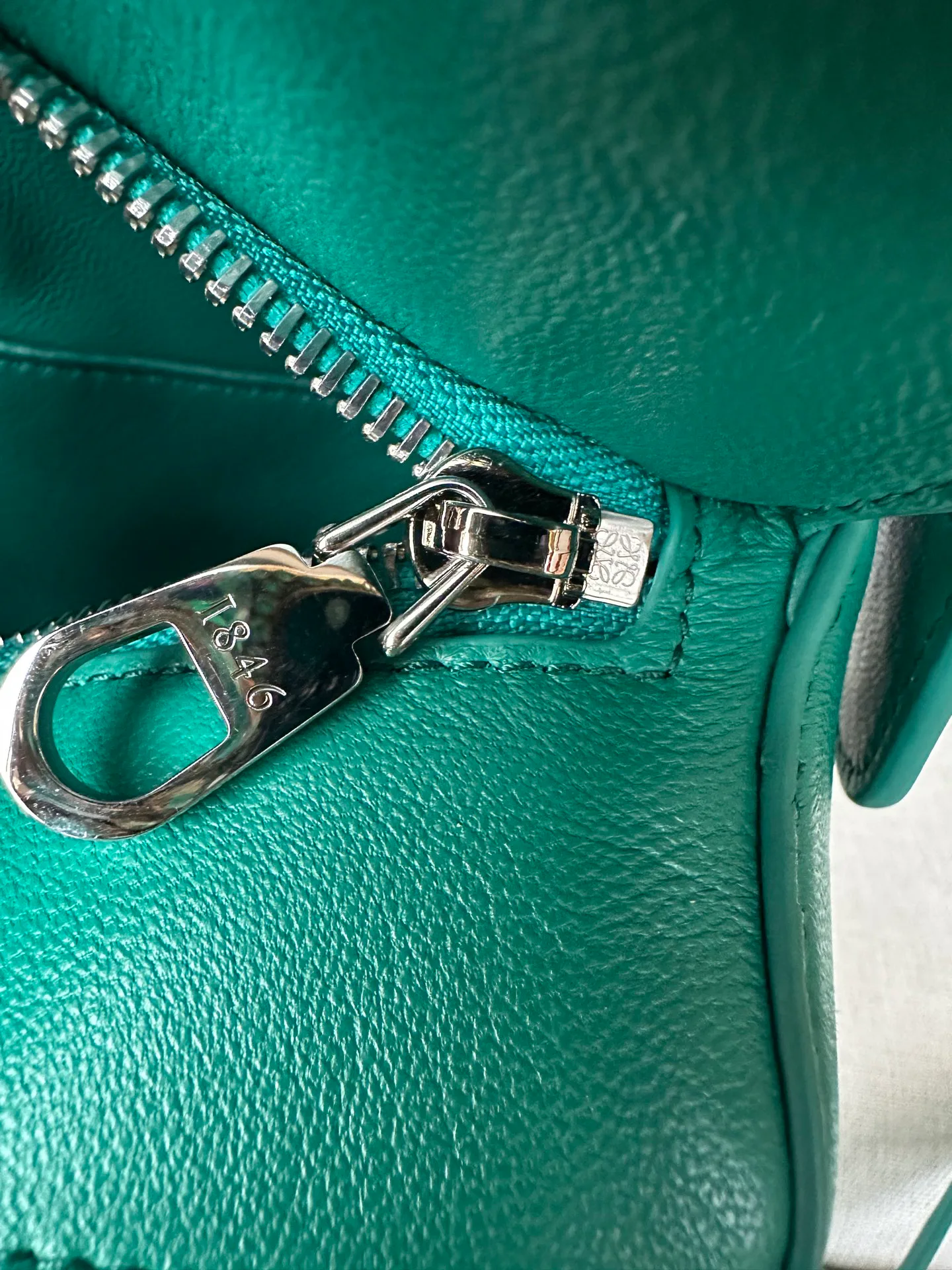 Классические Сумки Женские Loewe 1889655