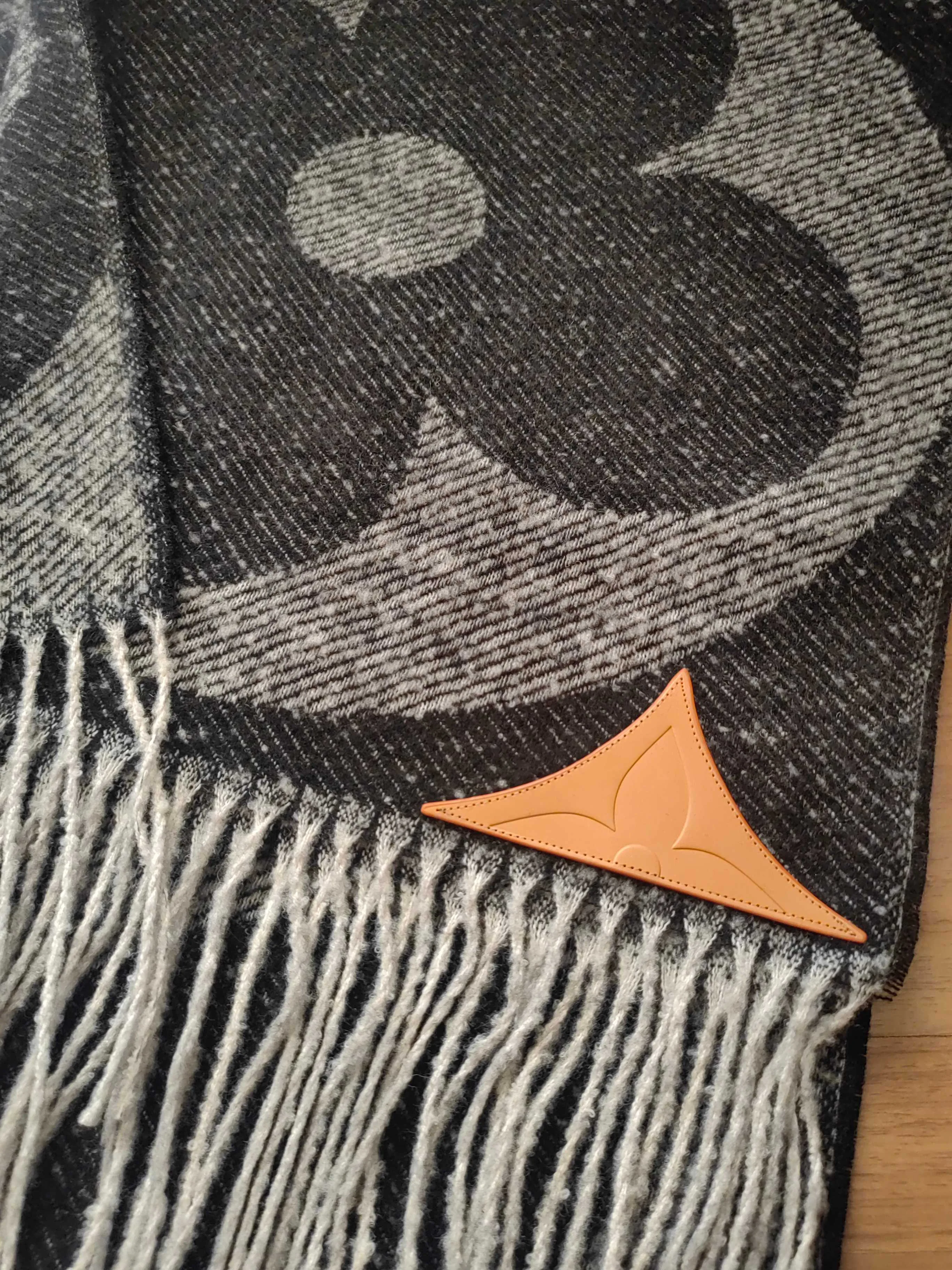 Шарфы Louis Vuitton 437831