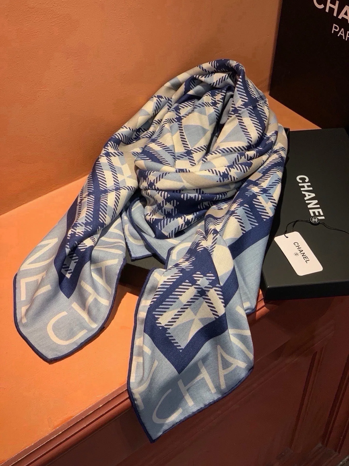 Шарфы Chanel 17543196