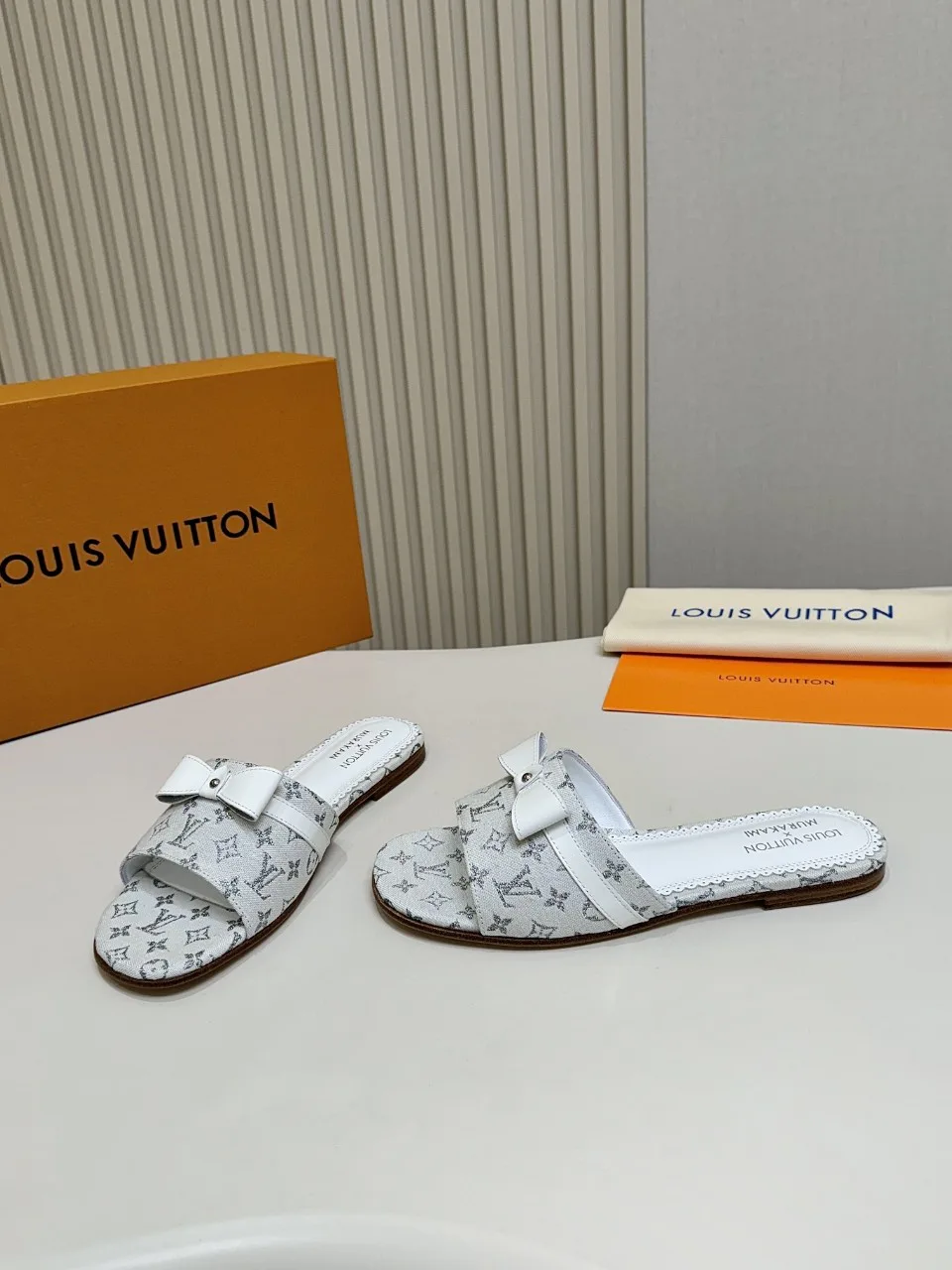 Шлепанцы Женские Louis Vuitton 52704