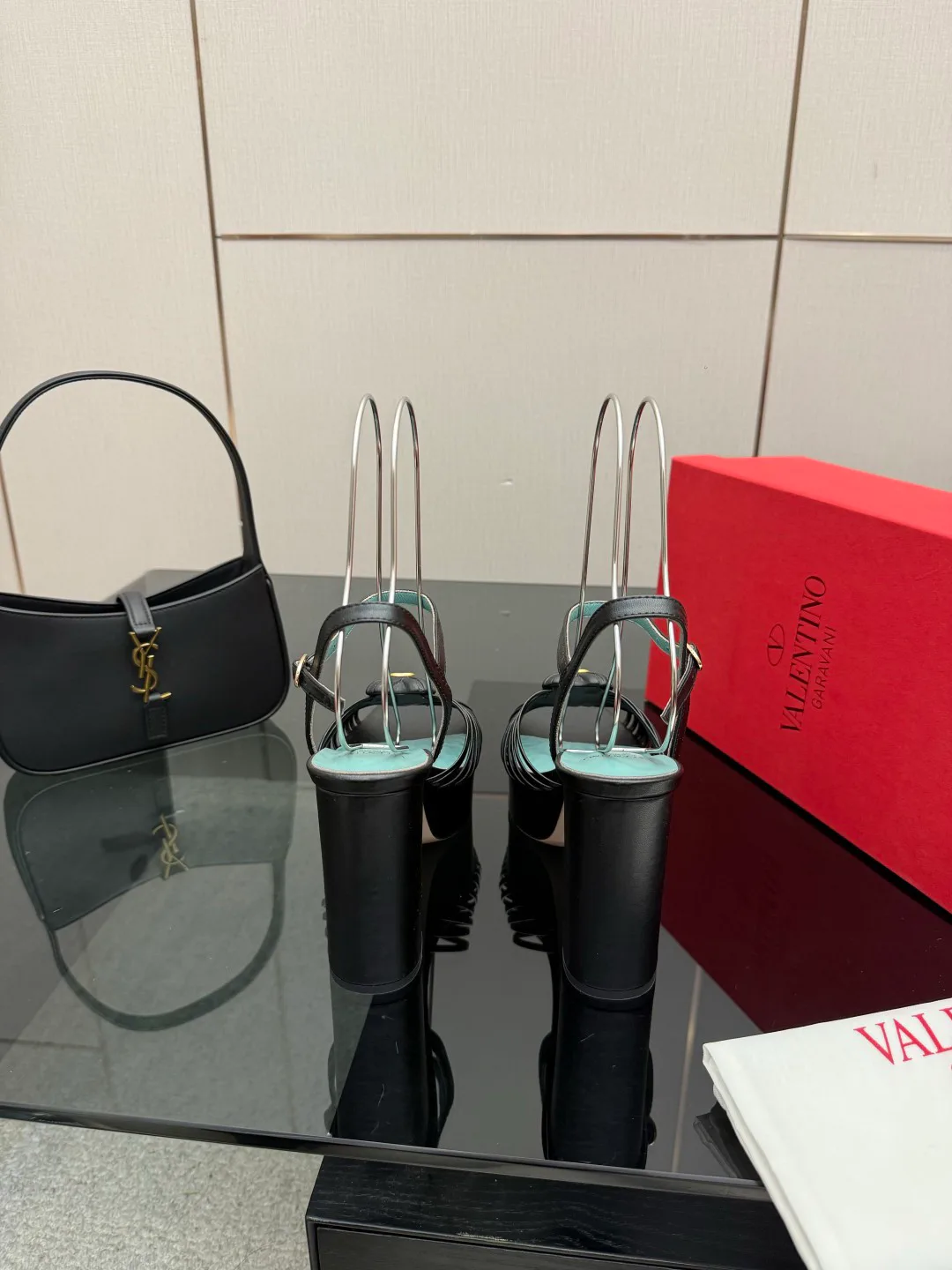 Босоножки Женские Valentino 5052050