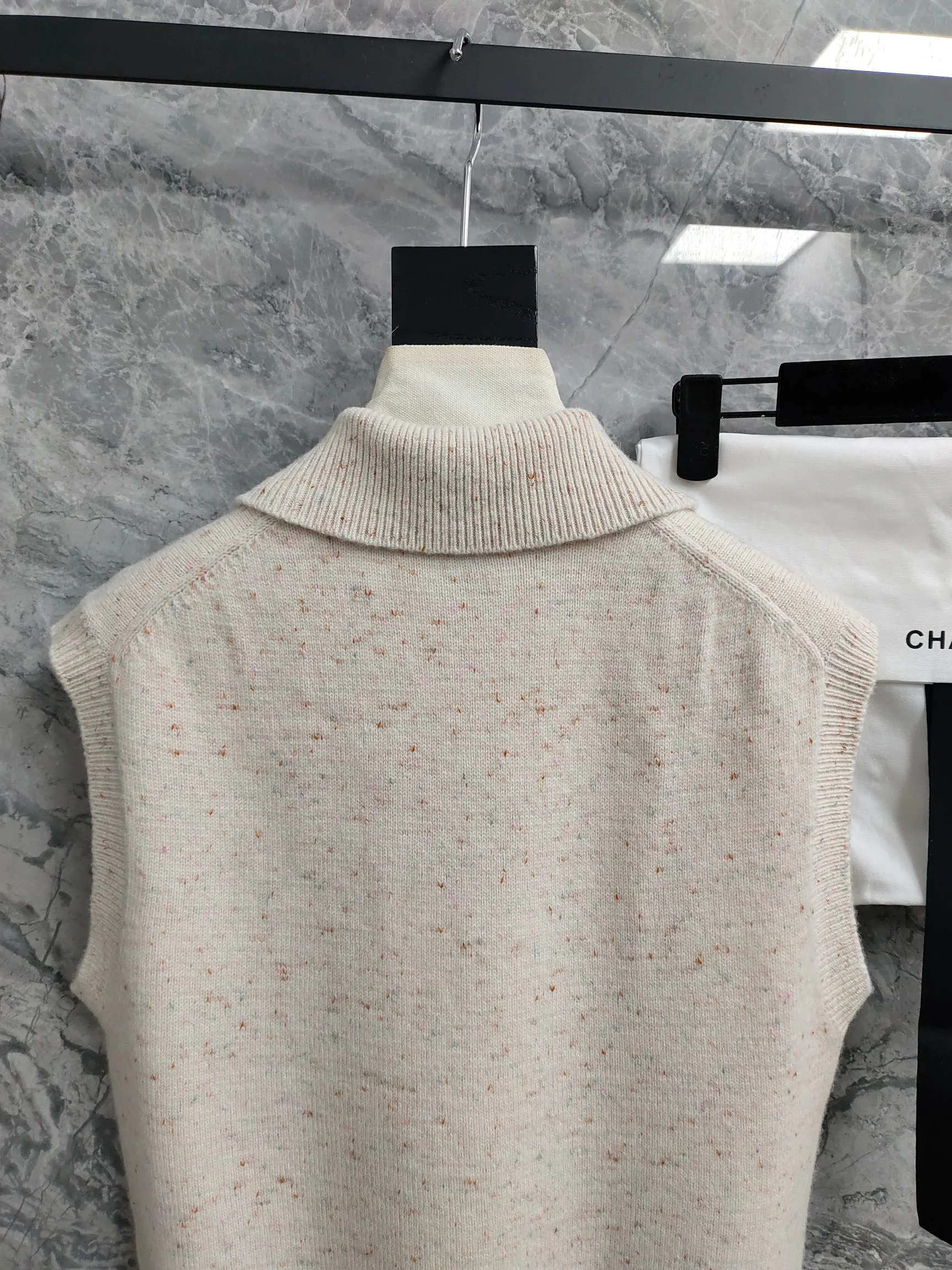 Жилеты Женские Chanel 9398554