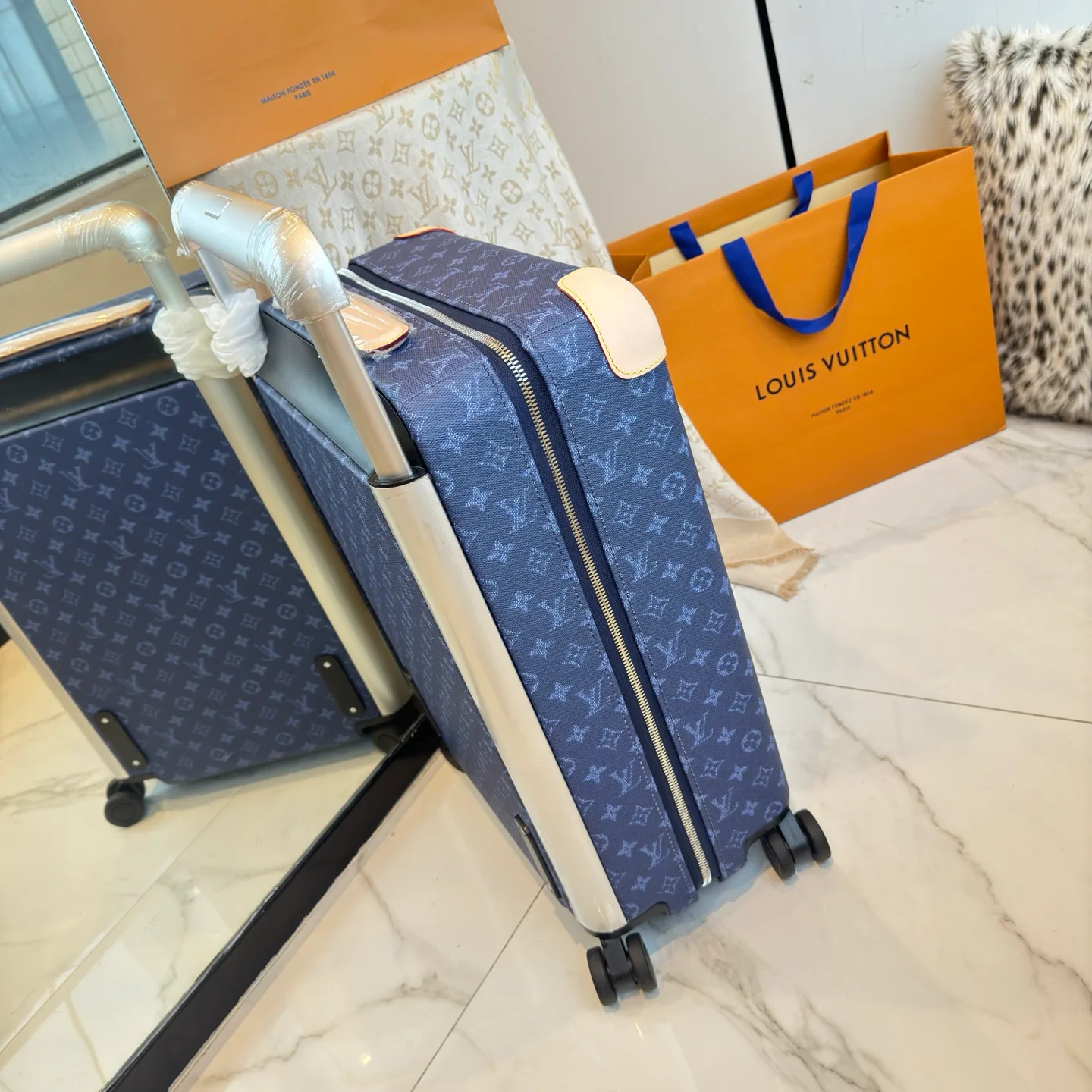 Чемоданы Louis Vuitton 14492033