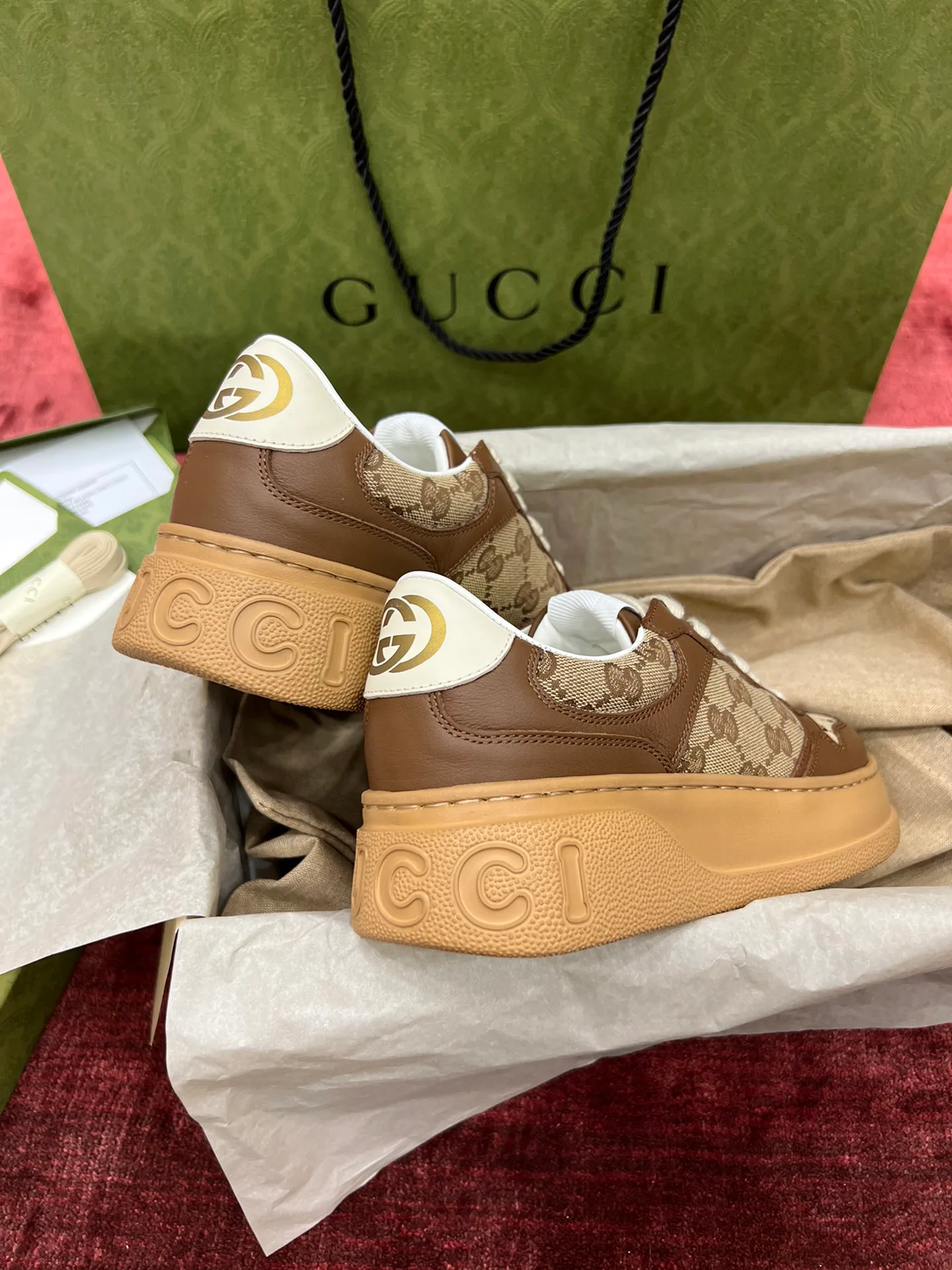 Кроссовки Женские Gucci 18995354