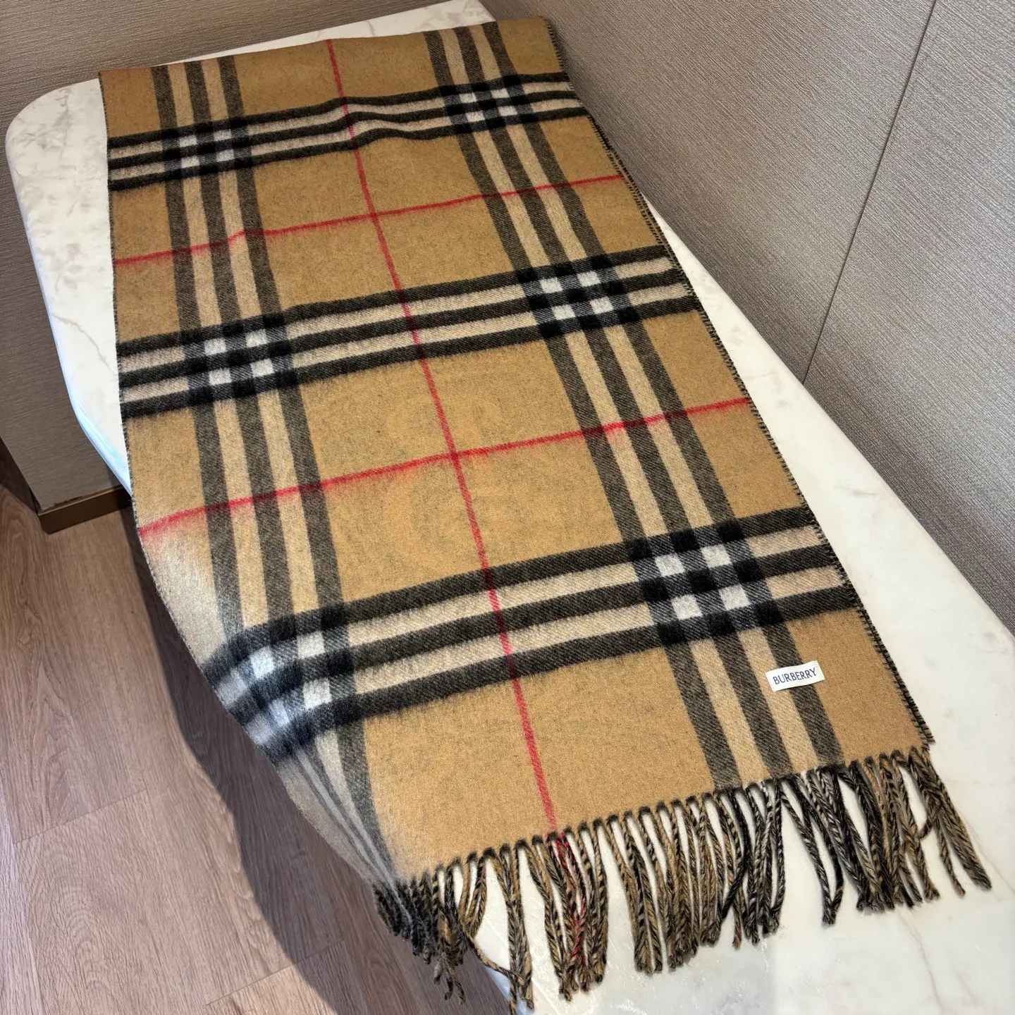 Шарфы Burberry 18507335