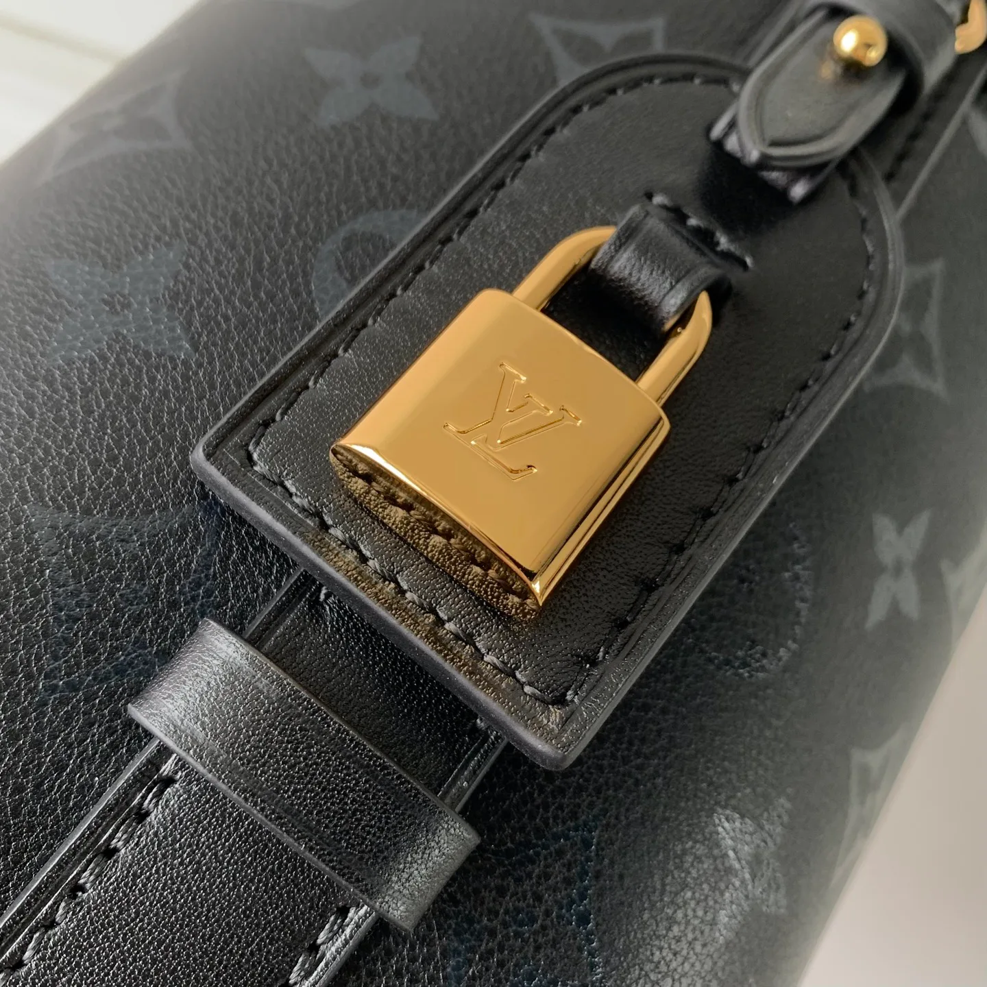 Классические Сумки Женские Louis Vuitton 18147457