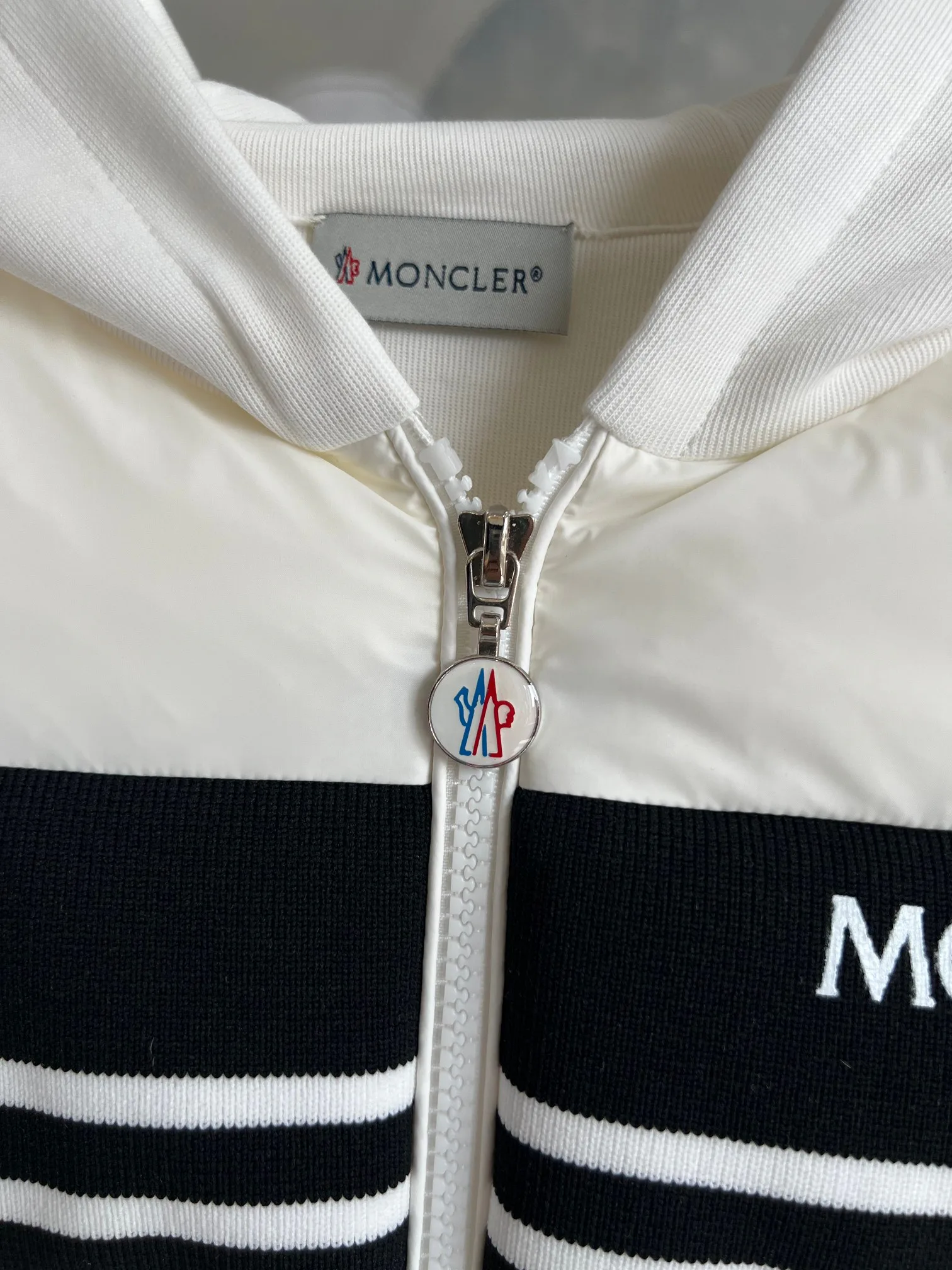 Куртки И Пуховики Женские Moncler 4022710