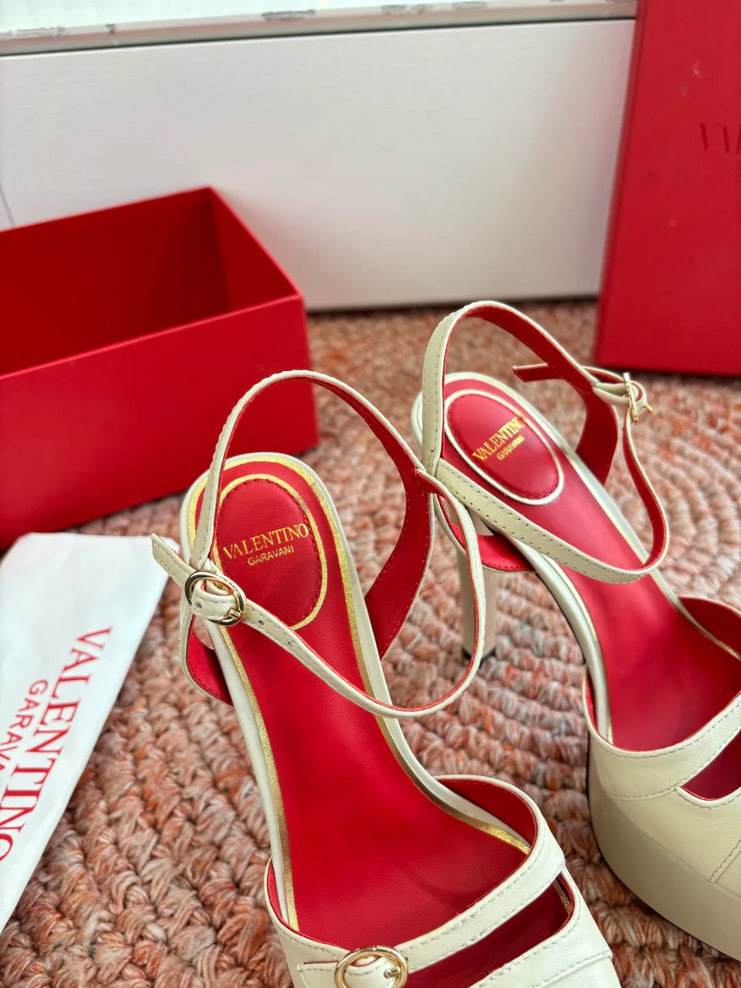 Босоножки Женские Valentino 11479968
