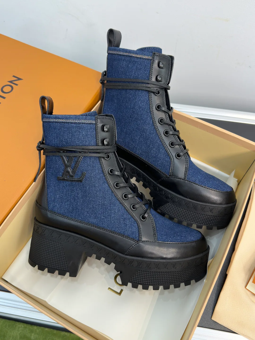 Ботинки Женские Louis Vuitton 18741673