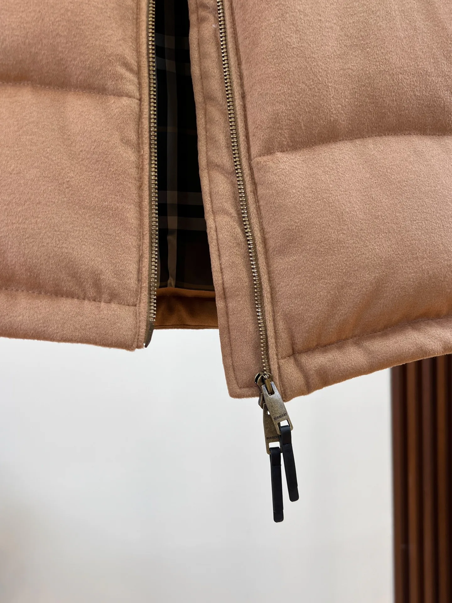 Жилеты Женские Burberry 17964685